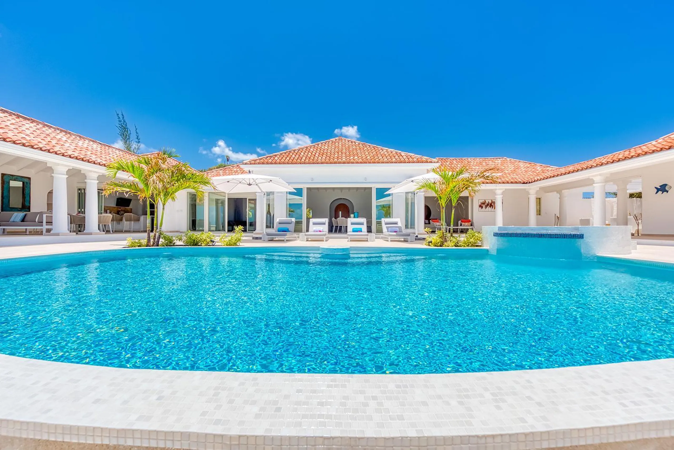 Baie Rouges Fine Beach Front Estate with Infinity Pool and Endless Ocean VIews — photograph 2