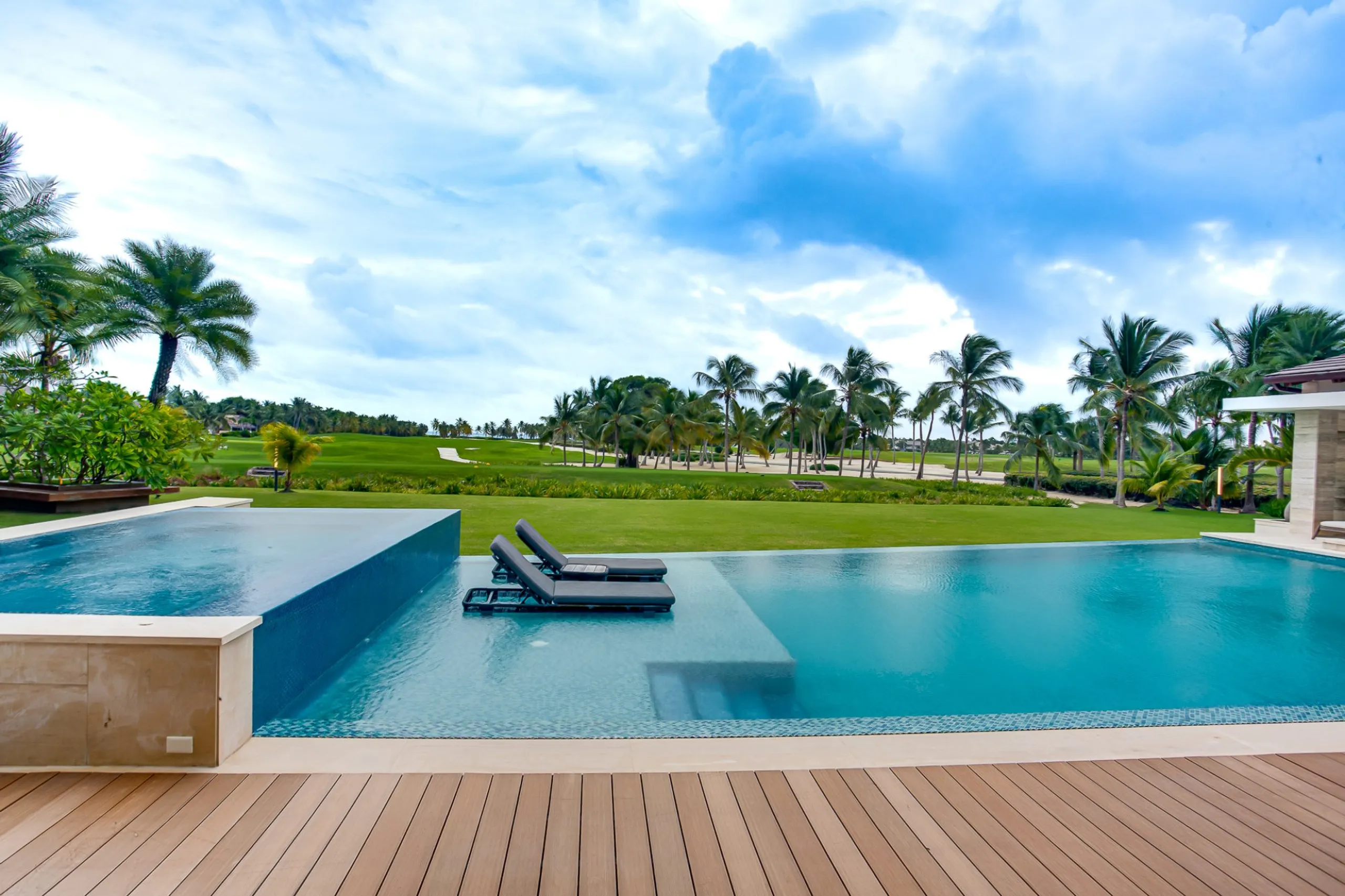Breathtaking 6BR Villa with Private Pool, Hot Tub & Stunning Golf Course Views — photograph 9