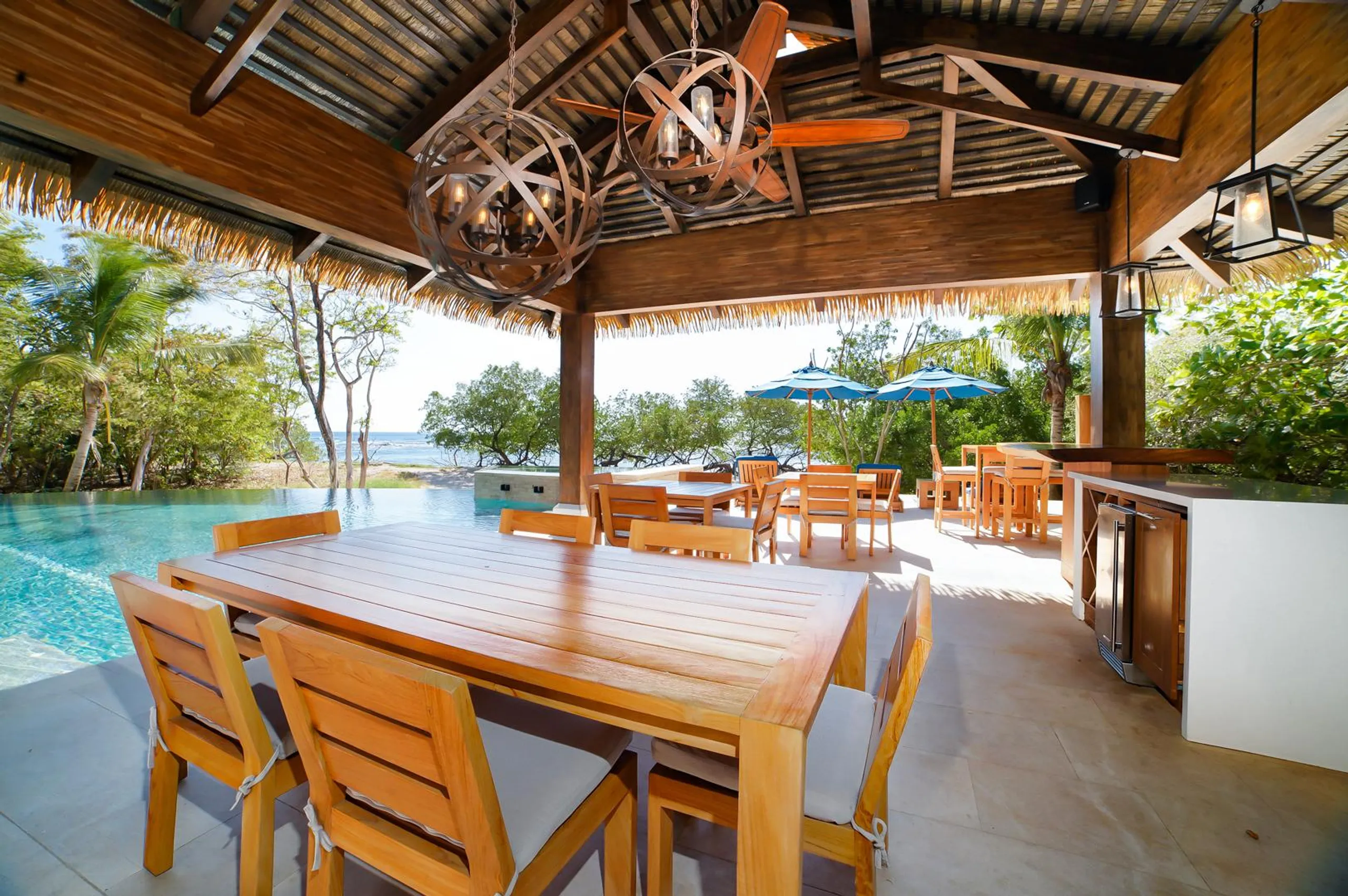 Perfect Playa Langosta Estate with Invigorating Pool and Jacuzzi — photograph 8