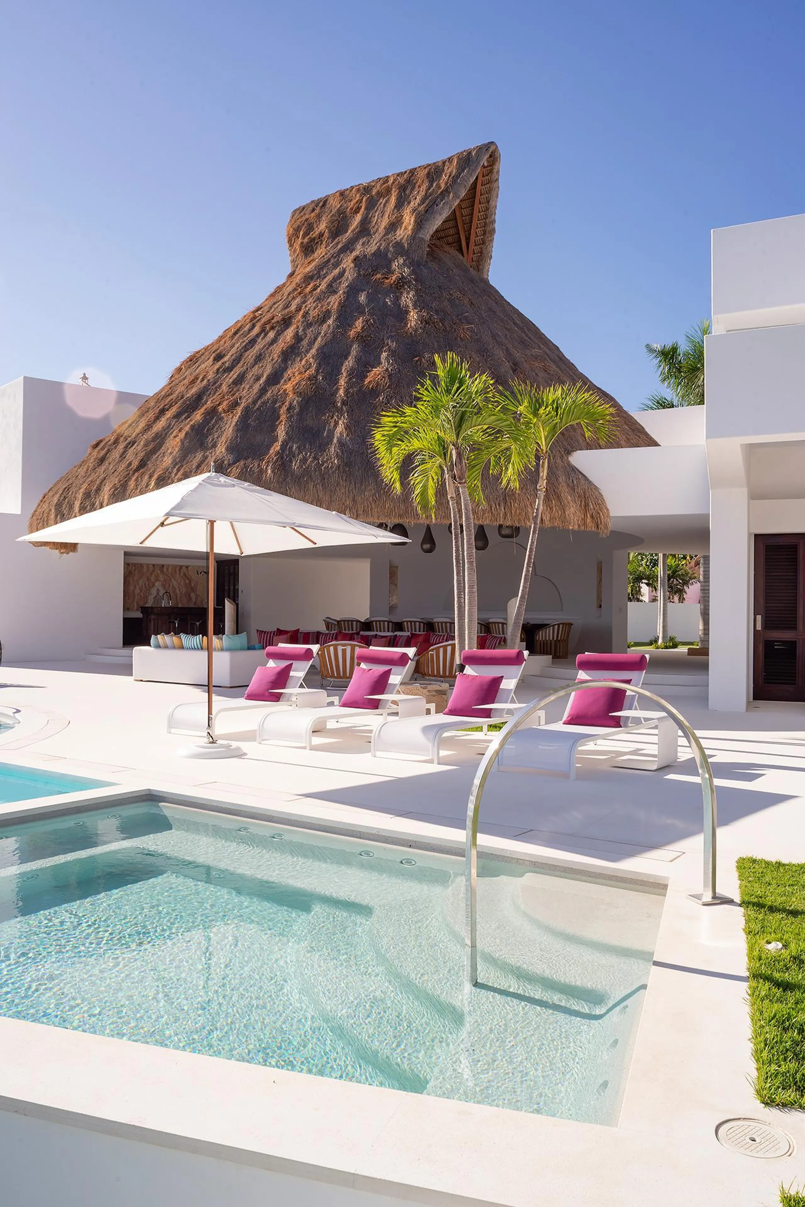 Luxurious Punta Mita Tropical Retreat with Lush Grounds, Ocean Views and One-of-a Kind Infinity Pool — photograph 5
