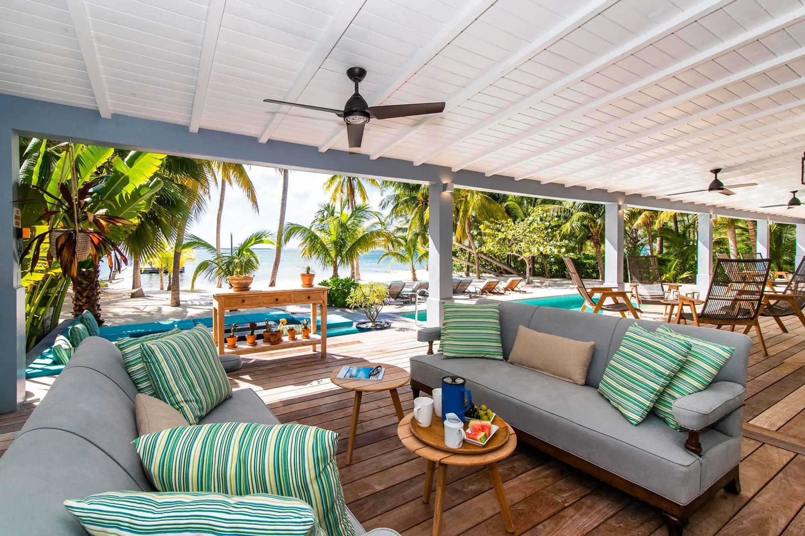 Stunning Cayman Kai Beachfront Estate with Private Pool and Ocean Views — photograph 9