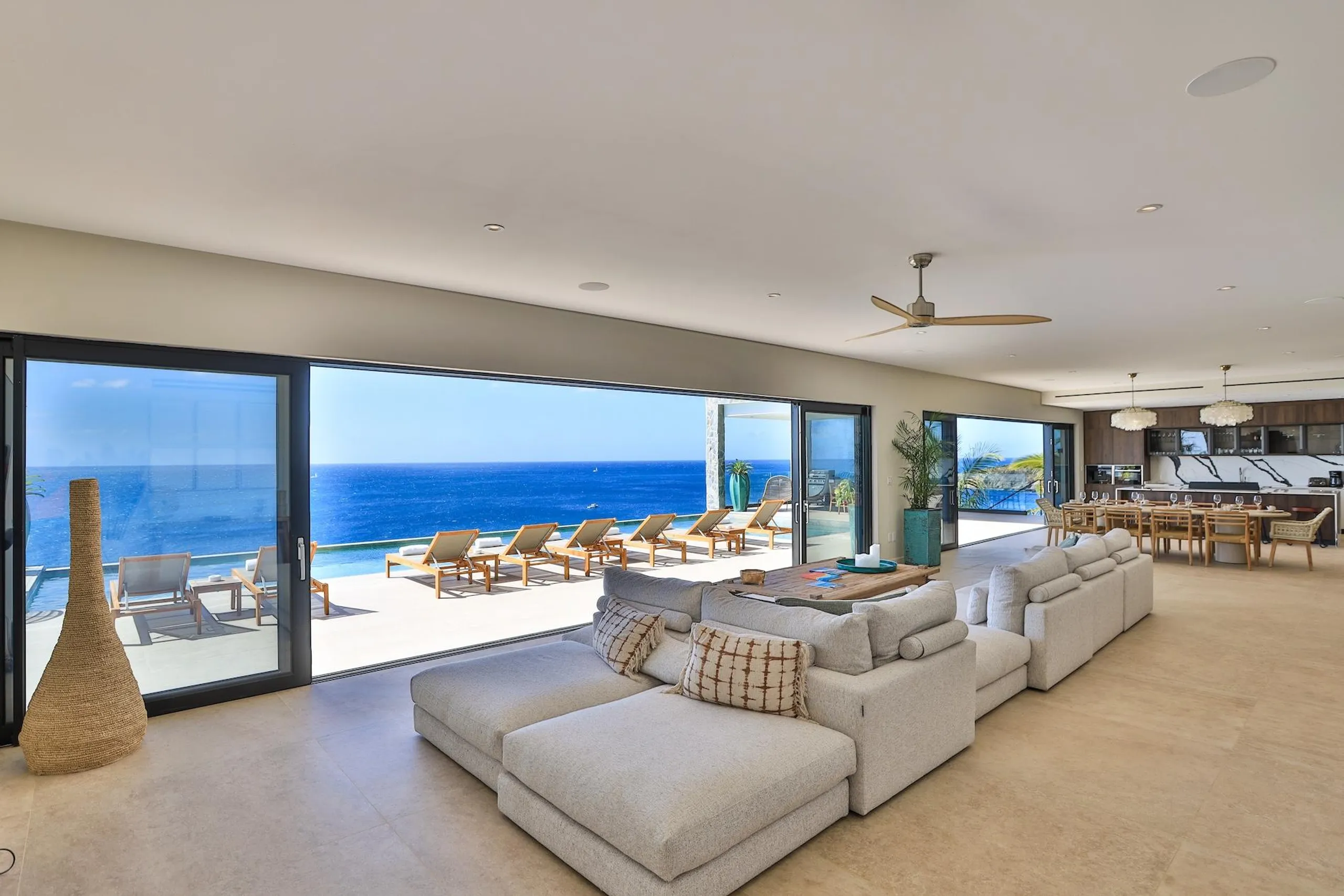 Indigo Bay Villa: A Masterpiece of Modern Design on Sint Maarten's Coast — photograph 4