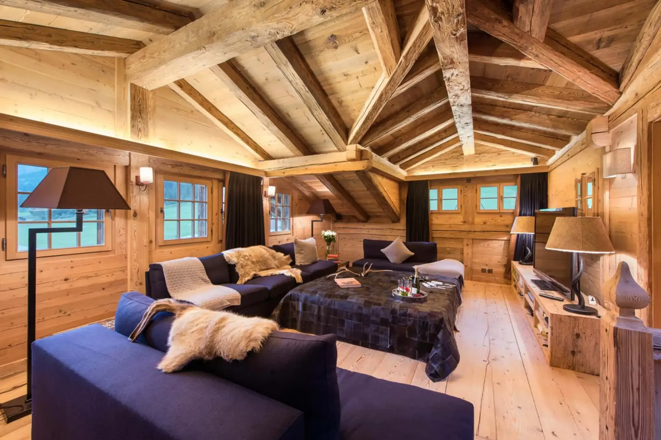 Traditional Swiss Chalet with Spa — photograph 12