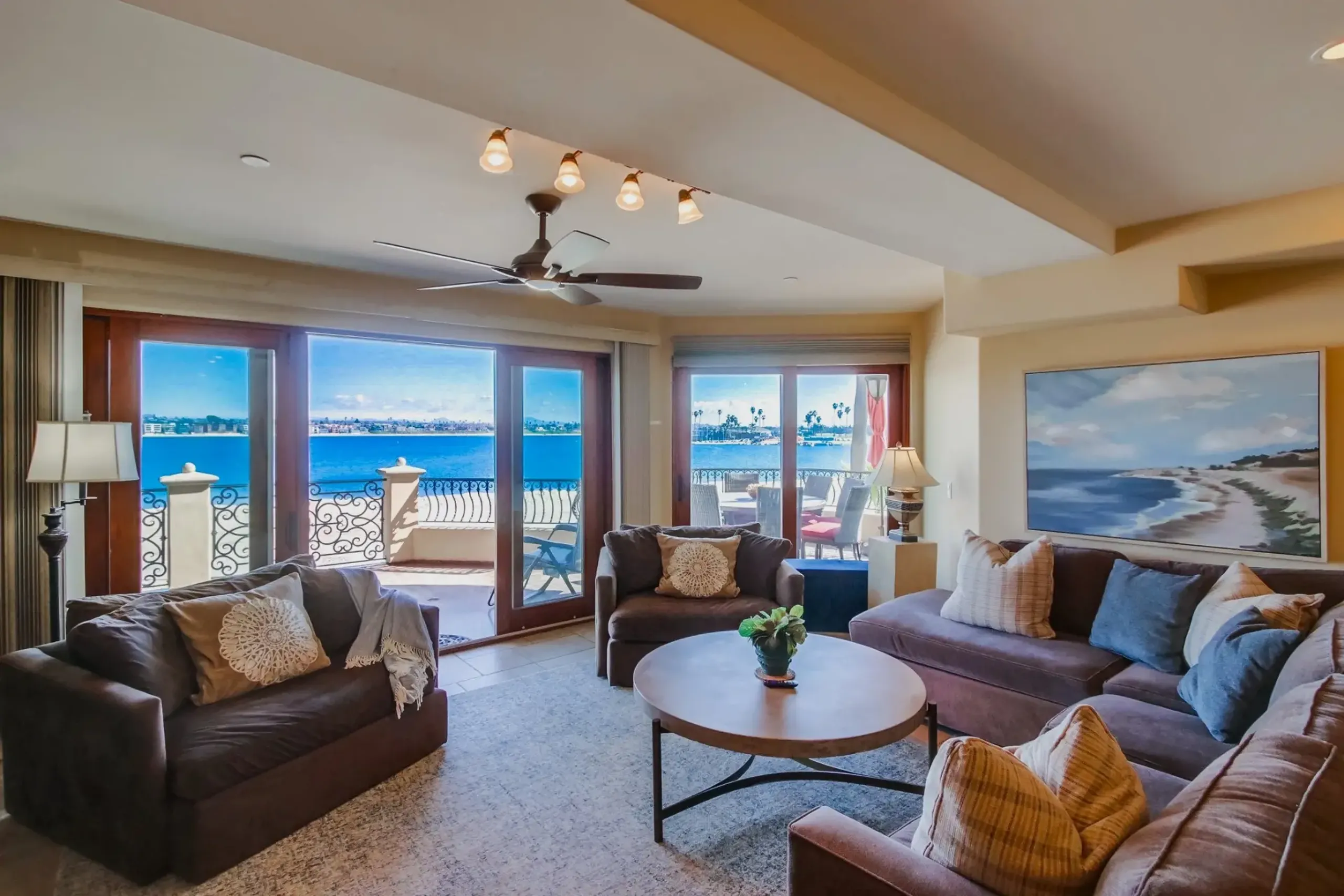Resplendent Bay View Retreat with Walks to Beach — photograph 4
