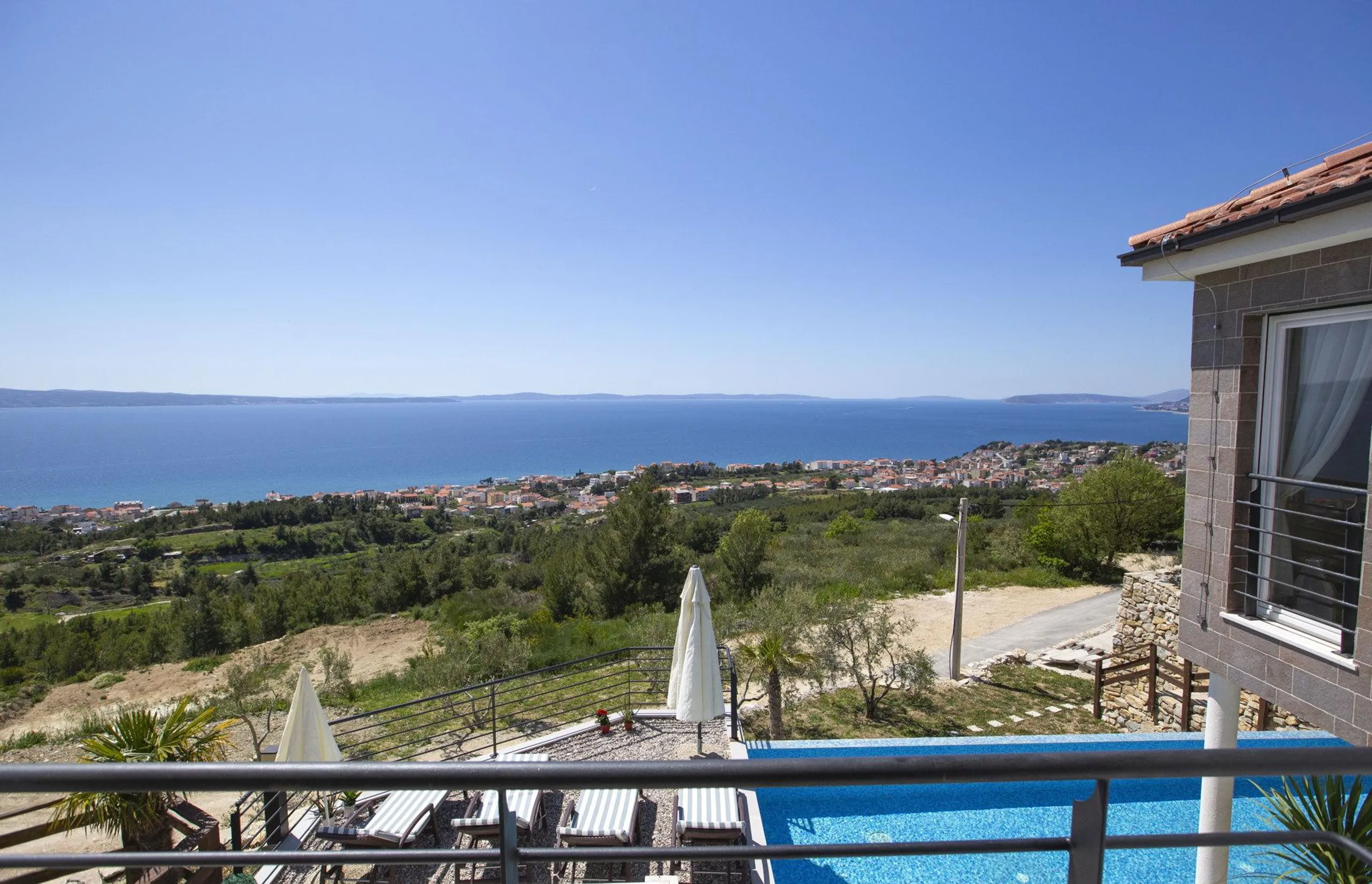 Relaxing Mediterranean Villa with Private Pool and Sea Views — photograph 11