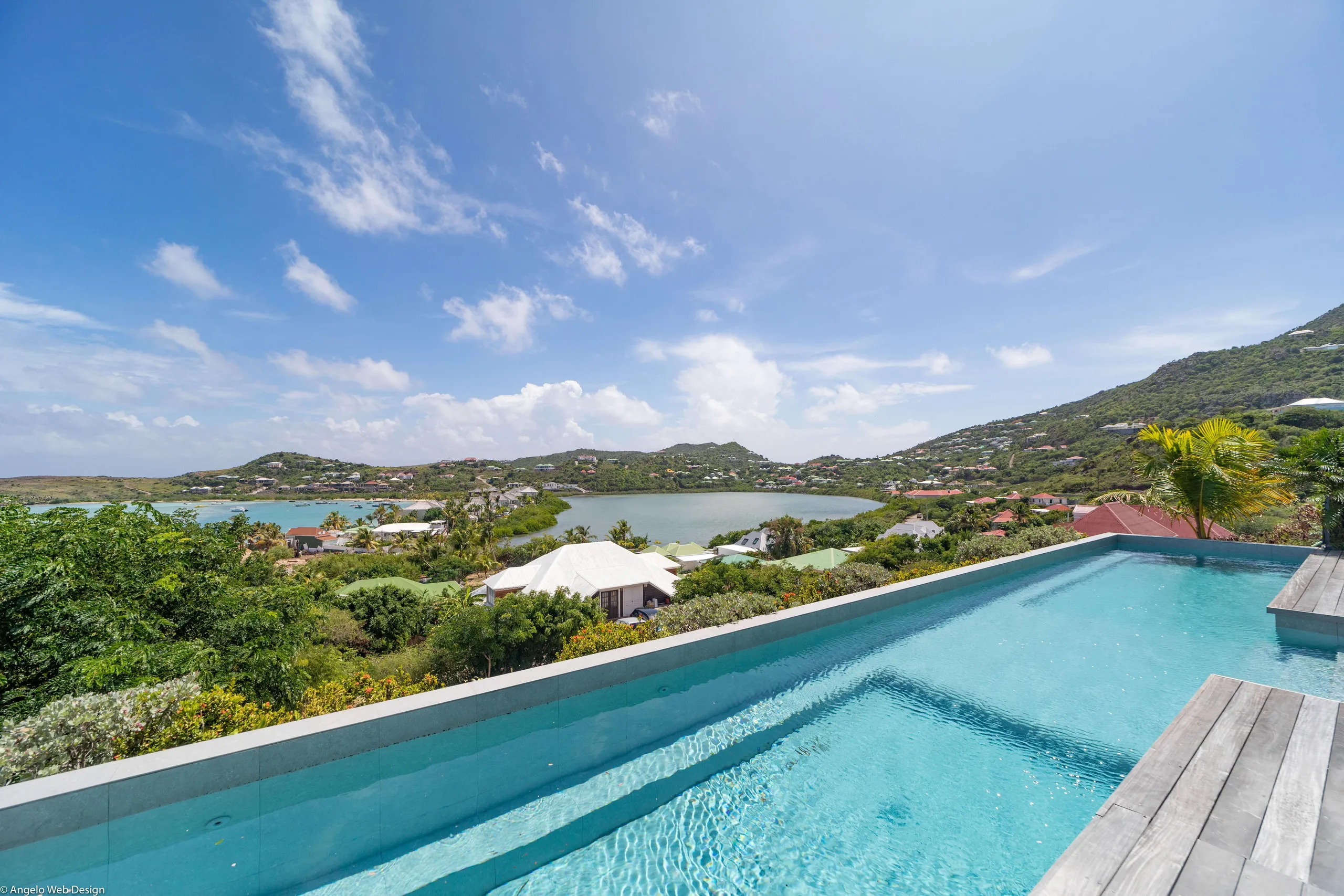 Modern and Aesthetic Styled Villa with Private Pool and Sea View — photograph 3