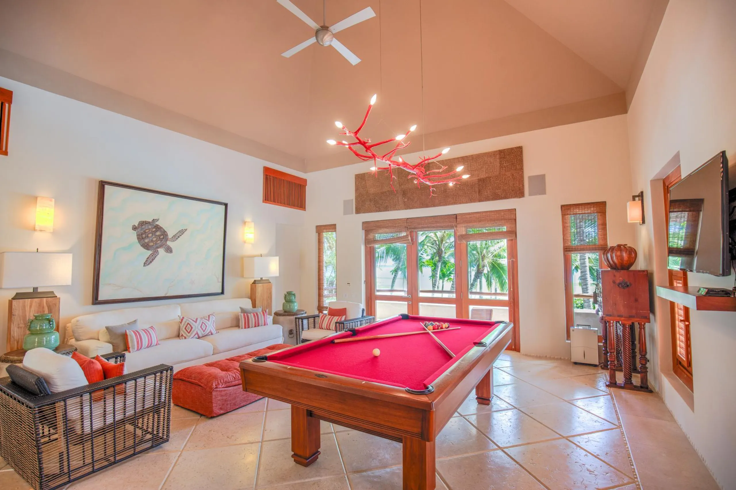 Oceanfront Villa Merging Classic and Modern Architecture with Private Pool and Golf Course Views — photograph 9