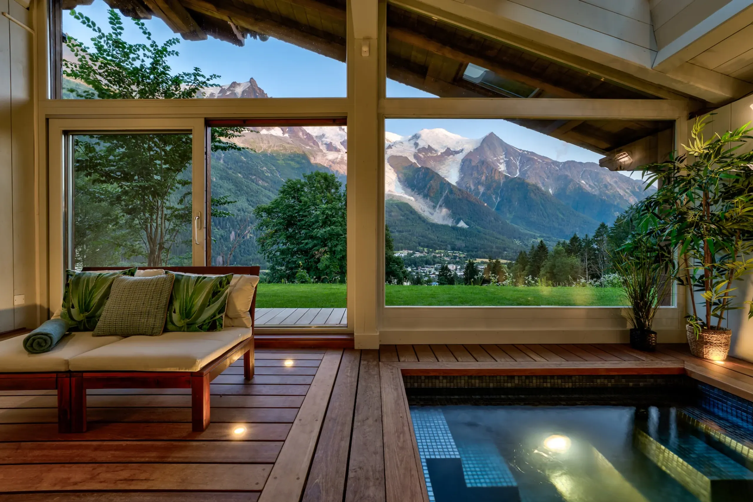 Alluring 5-Bedroom Les Moussoux Chalet with Swim Spa, Sauna, and Unmatched Mont-Blanc Views — photograph 9