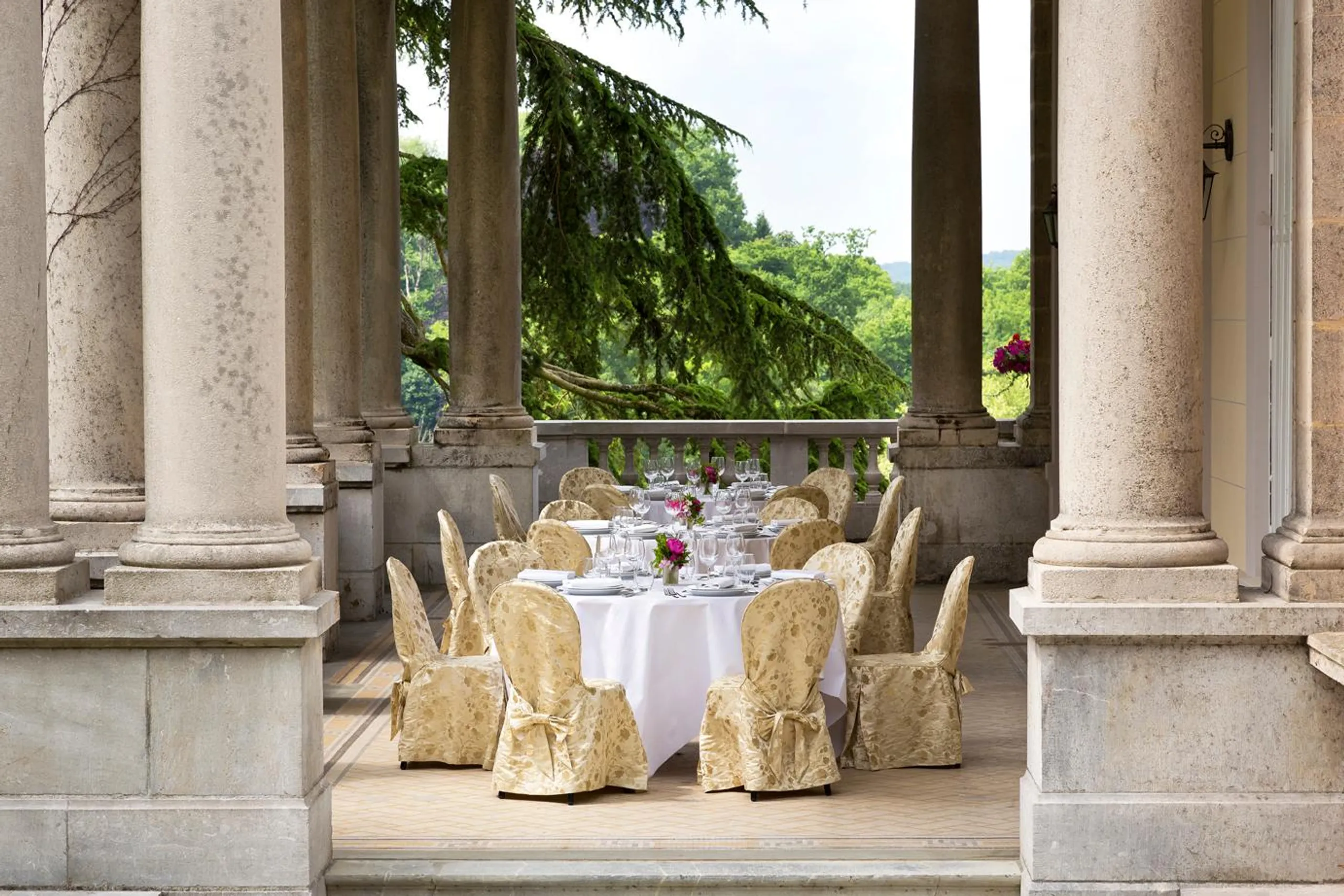 Unveiling Elegance  Retreat with 9 Suites and Breathtaking Garden — photograph 8