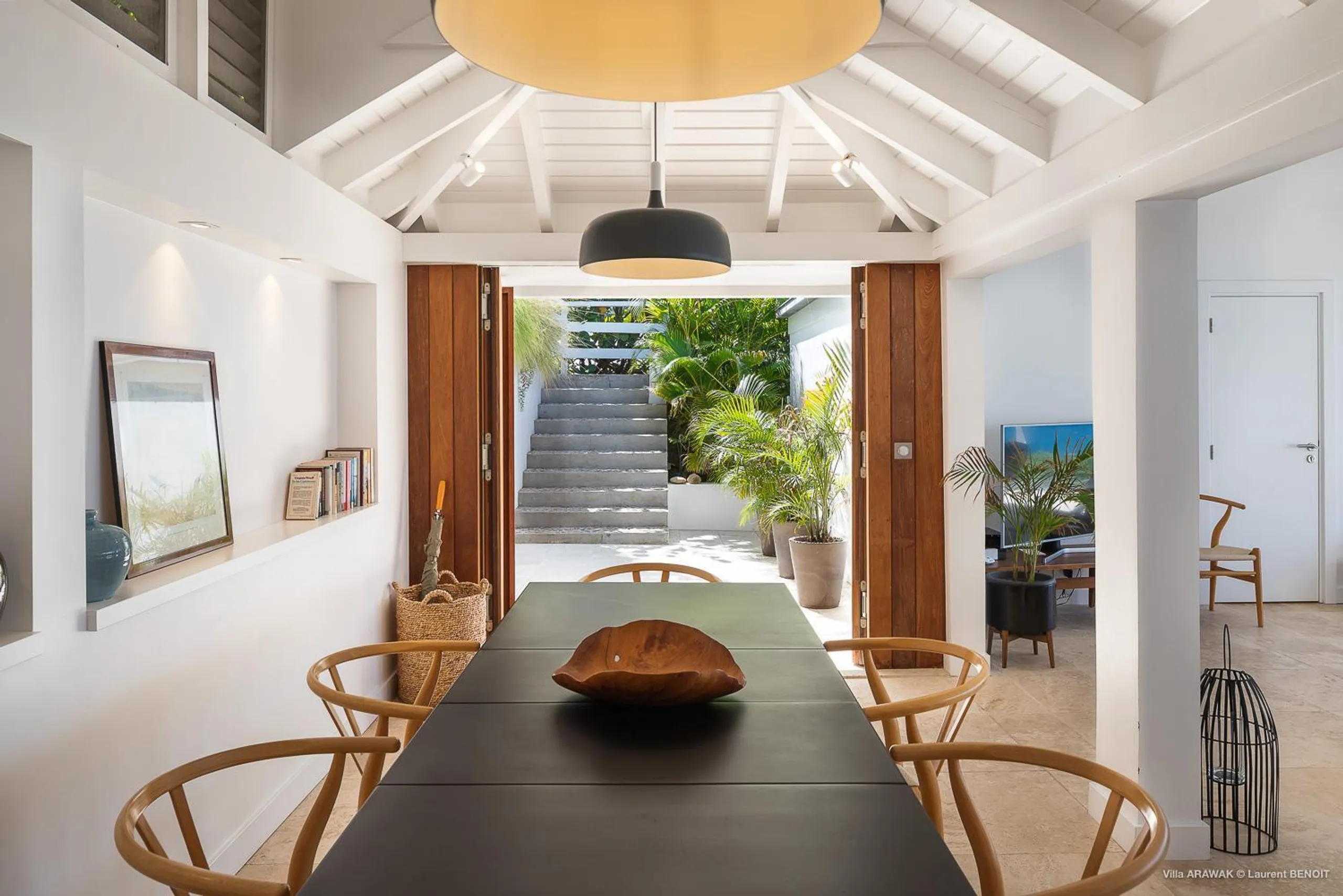Chic Seaview Villa with Private Pool and Outdoor Grill — photograph 7