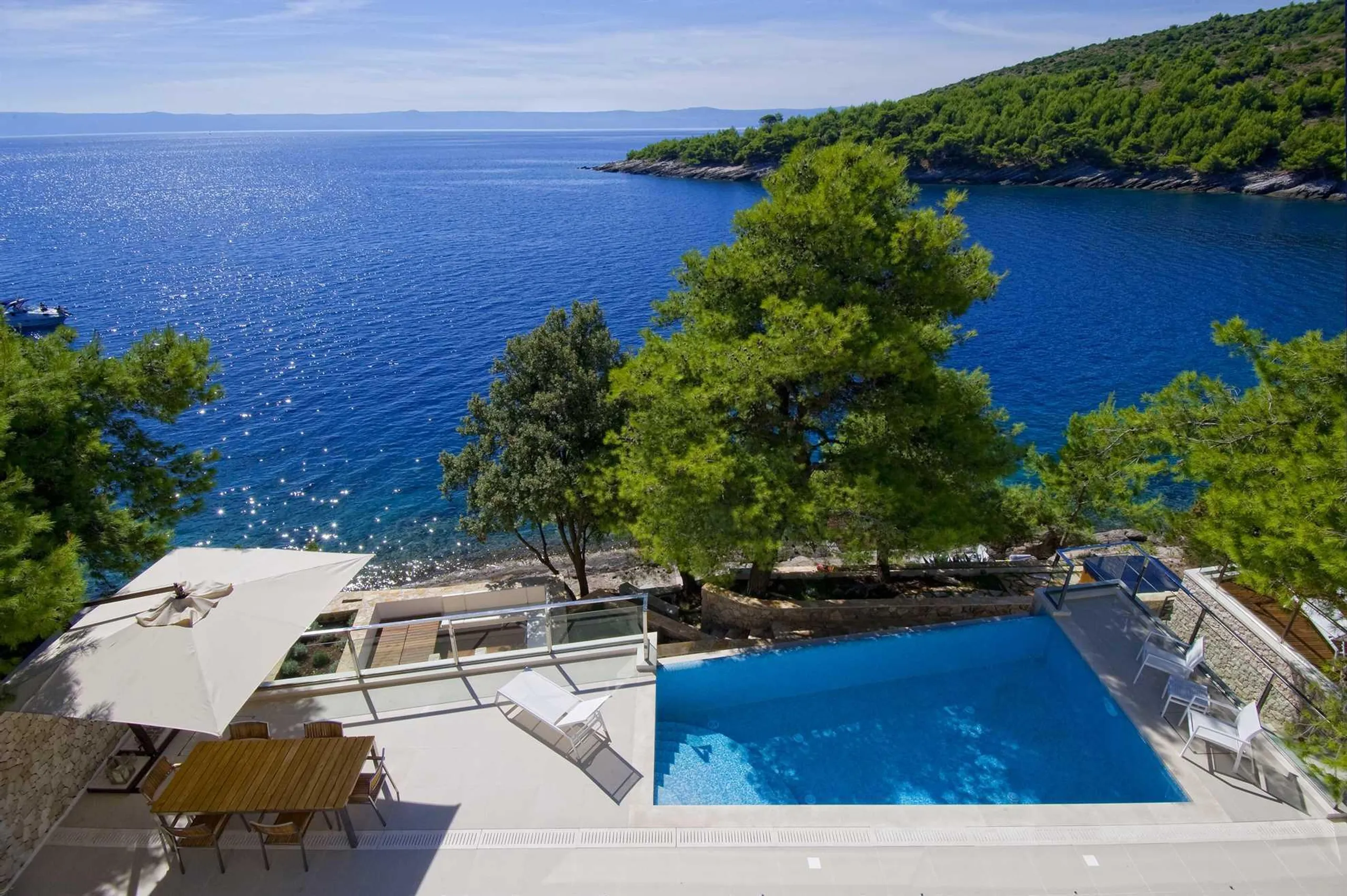 Premium 5-Bedroom Villa with Infinity Pool and Direct Sea Access on Brac Island — photograph 6