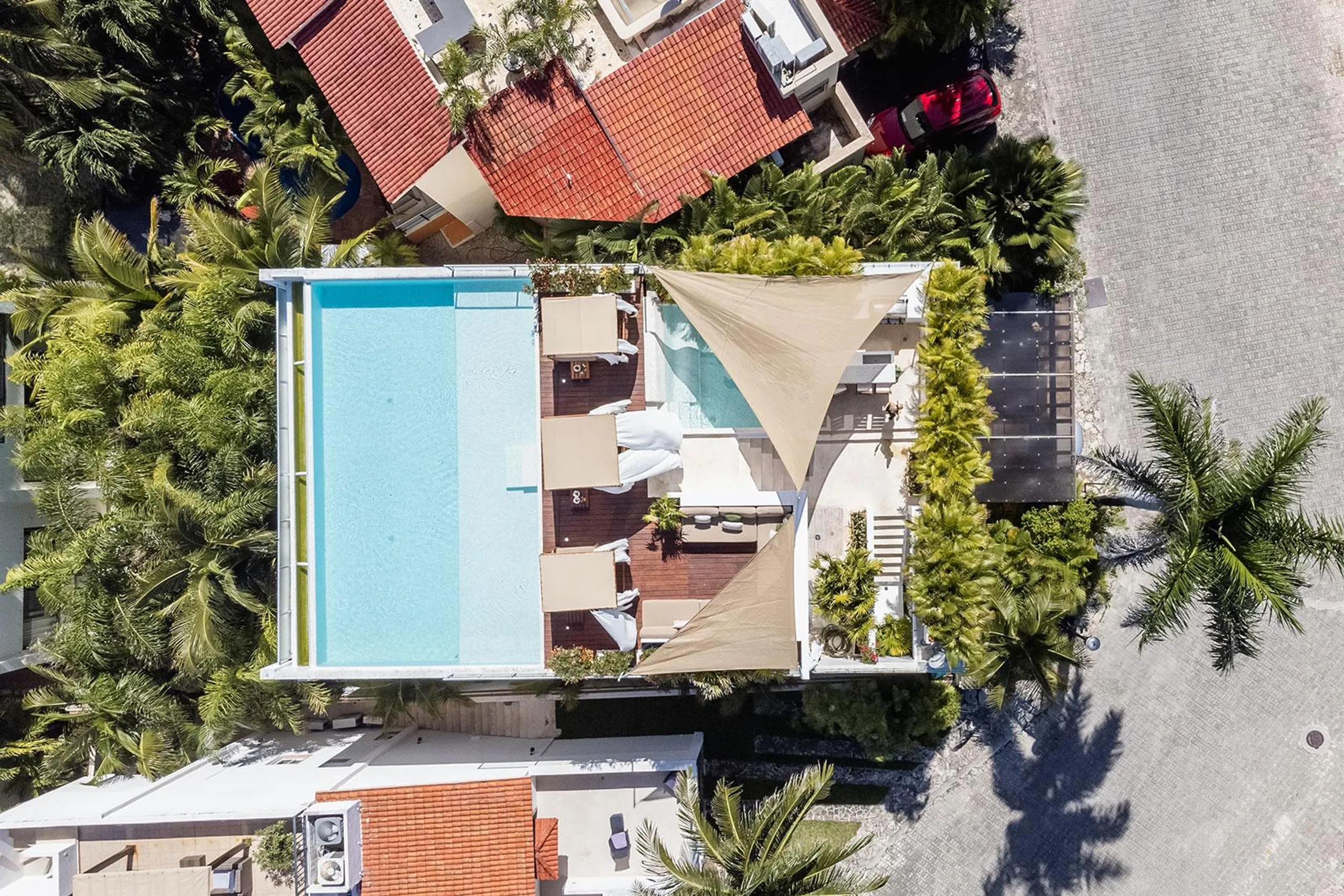 Panoramic Luxe Retreat with Infinity Pool Stunning Ocean Vistas and Serenity — photograph 3