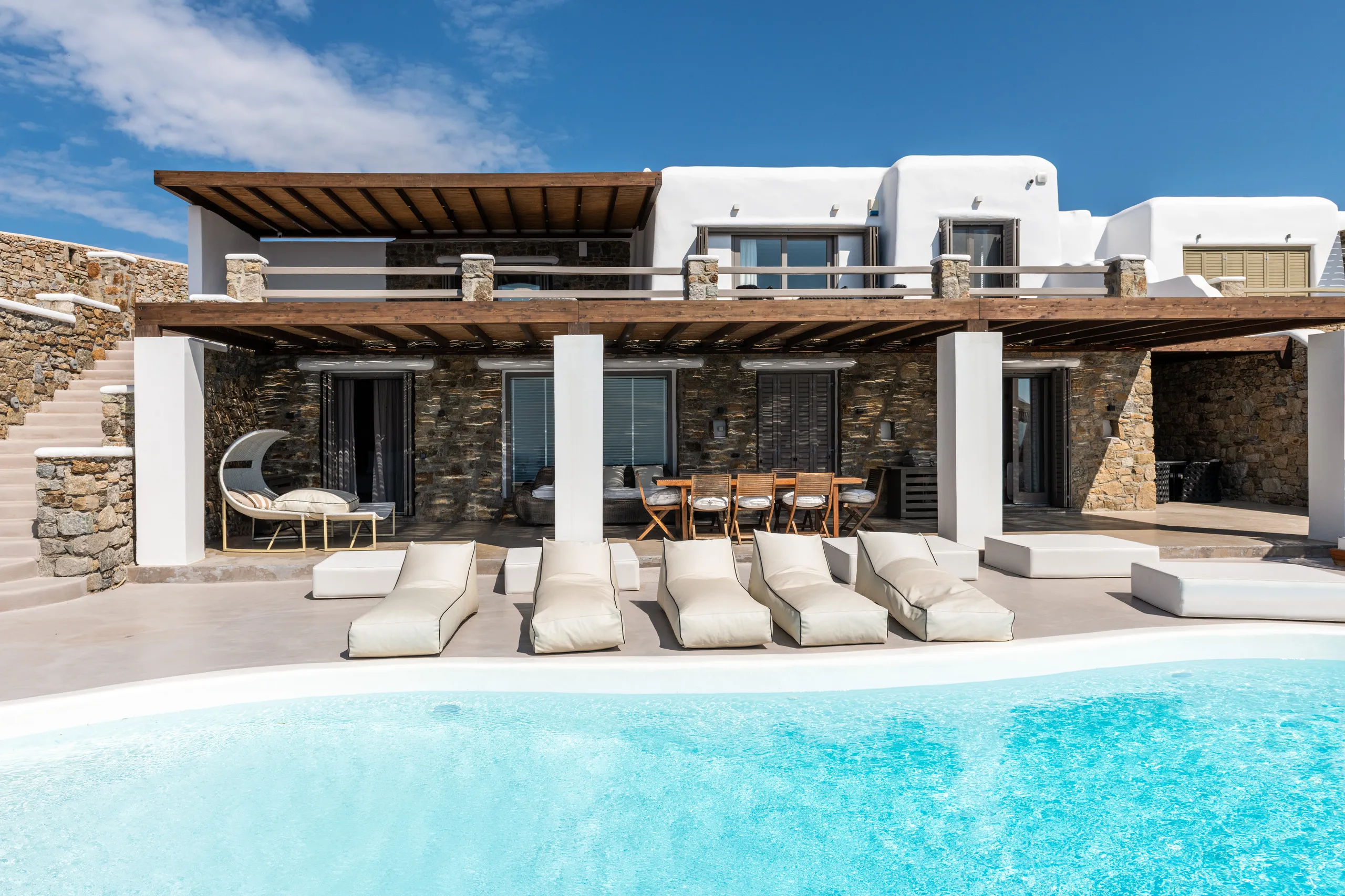 Deluxe Paradise in Fanari with Infinity Pool, Alfresco Jacuzzi and Aegean Sea Views in Paros