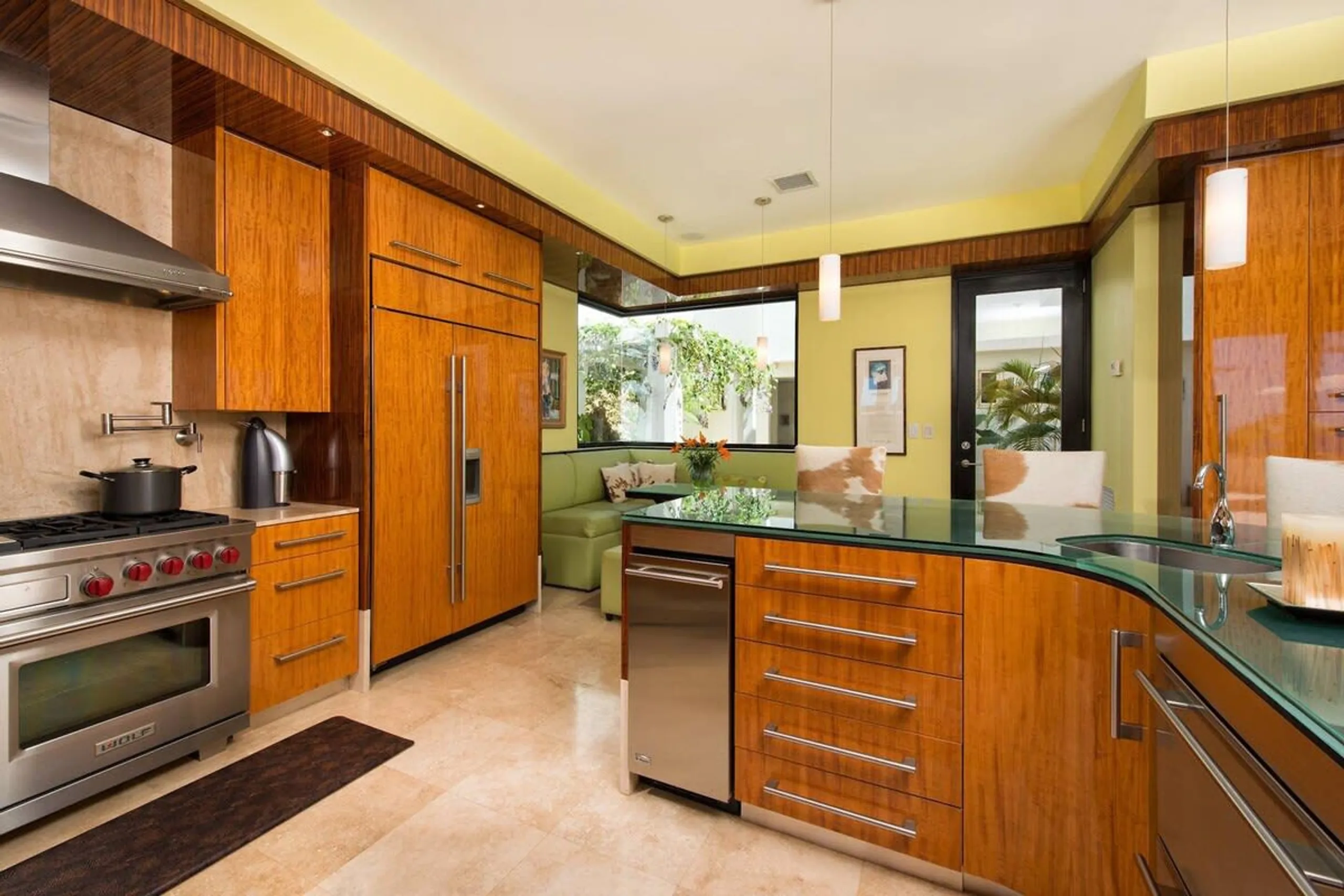 Opulent Beachfront Villa in Flamingo with Private Pool, Private Beach Access and Panoramic Ocean Views — photograph 9