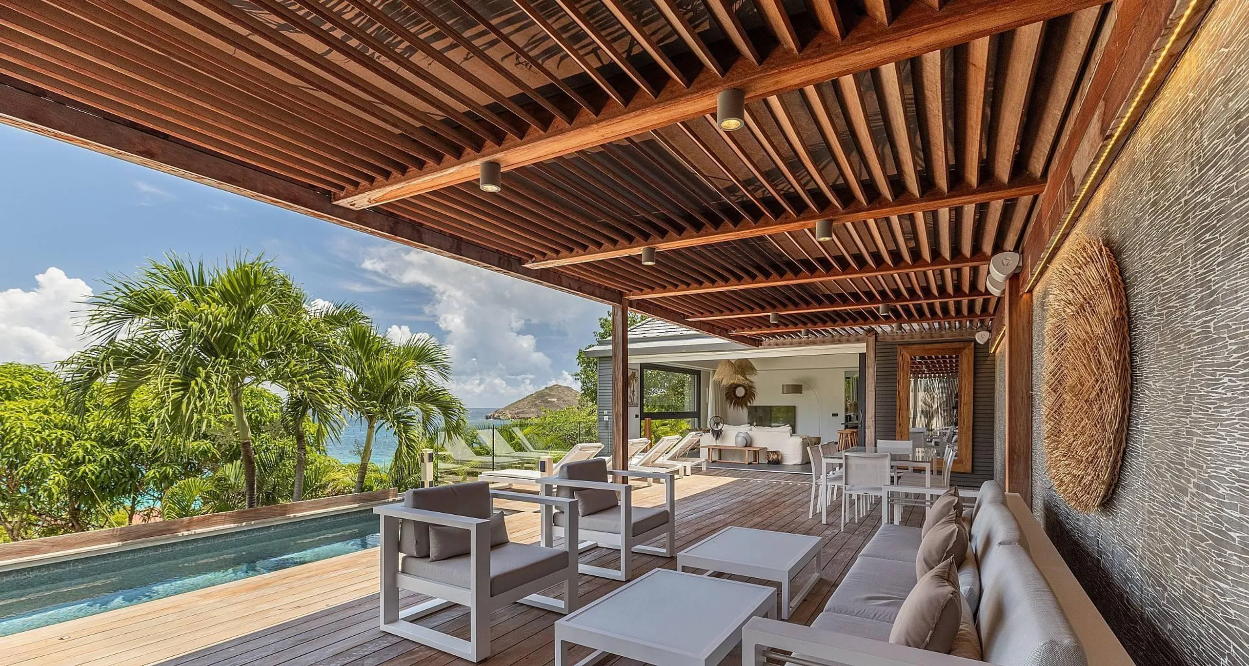 Elegant View Estate with Private Pool and Sweeping Ocean Views — photograph 5