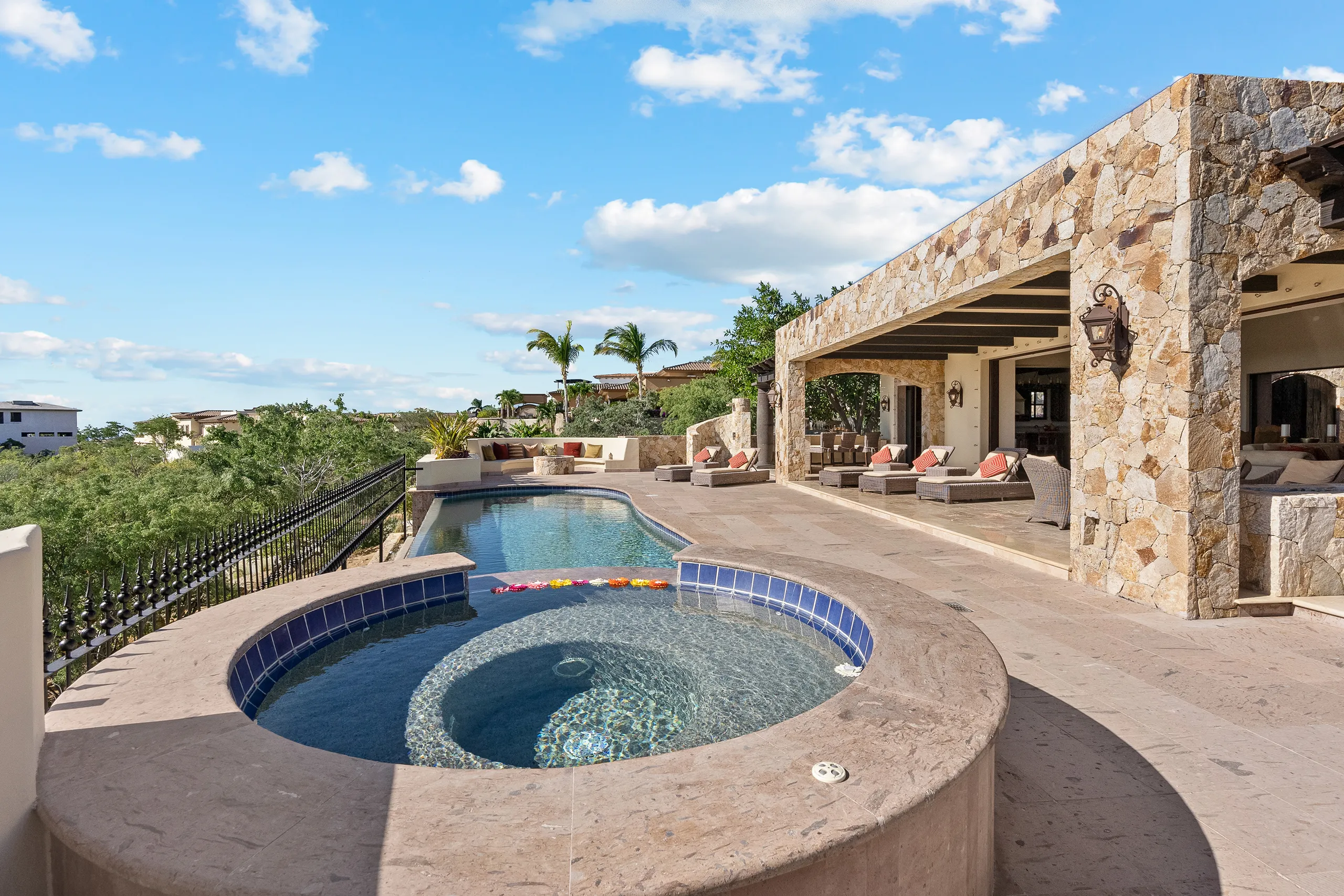 Breathtaking Puerto Los Cabos Hillside Villa with Infinity Pool and Ocean Views — photograph 2