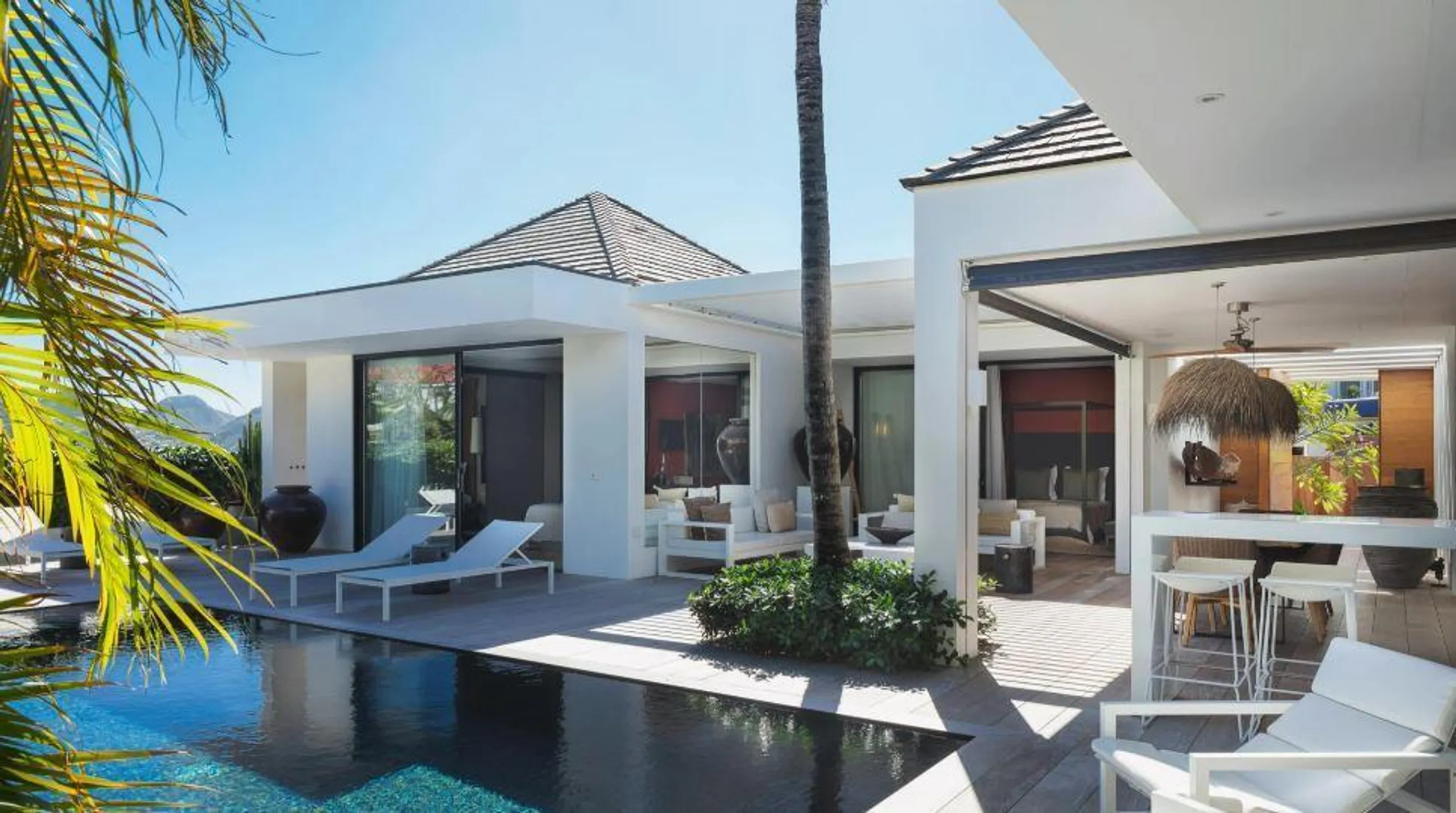 Modern & Airy Two-Bedroom Holiday Villa with Swimming Pool & Lush Surroundings — photograph 4