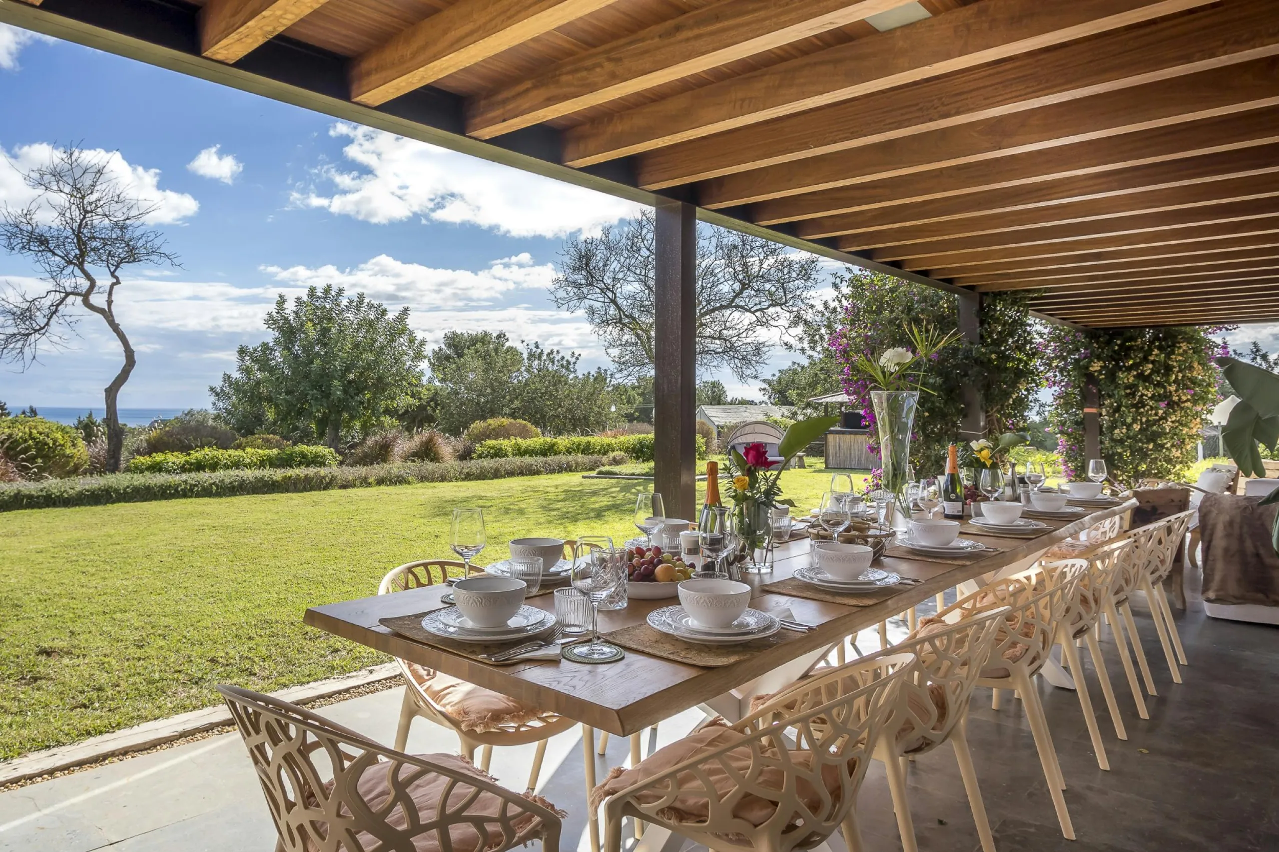 Resplendent Spanish Estate in Ibiza with Private Pool and Garden Grounds — photograph 7