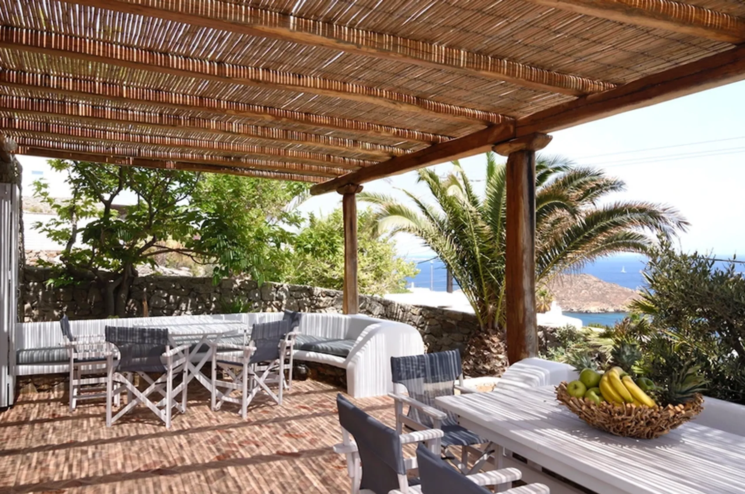 Luxury Villa Rental in Mykonos with Infinity Pool and Mesmerizing Sea Views — photograph 4