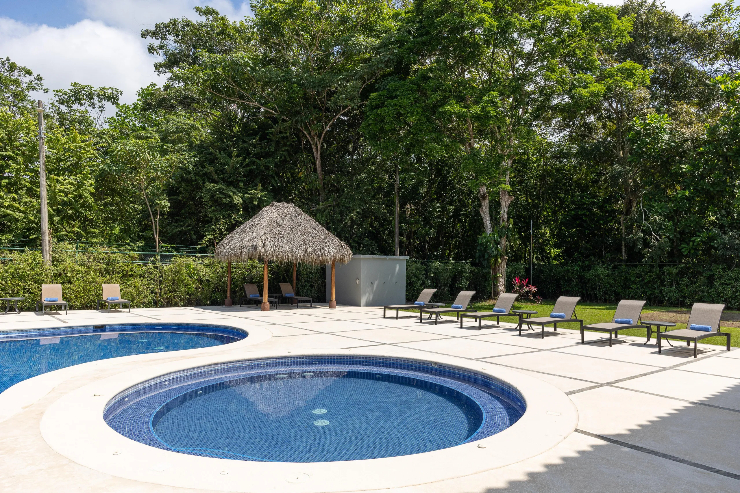 Grand Puntarenas Luxury Villa with Private Resort-style Pool — photograph 8