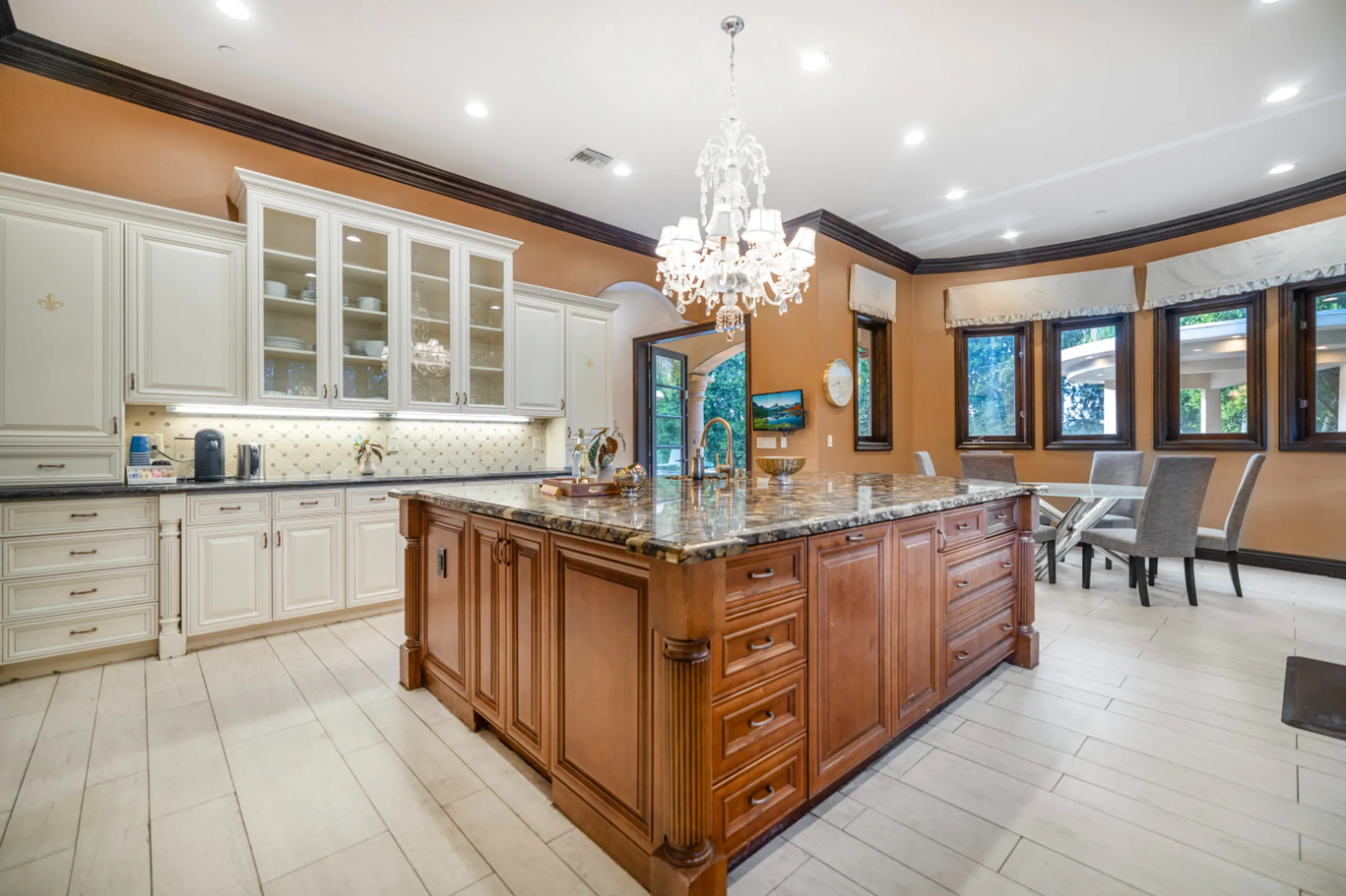 Opulent Tarzana Mediterranean Villa with Pool, Spa, & Theater — photograph 7