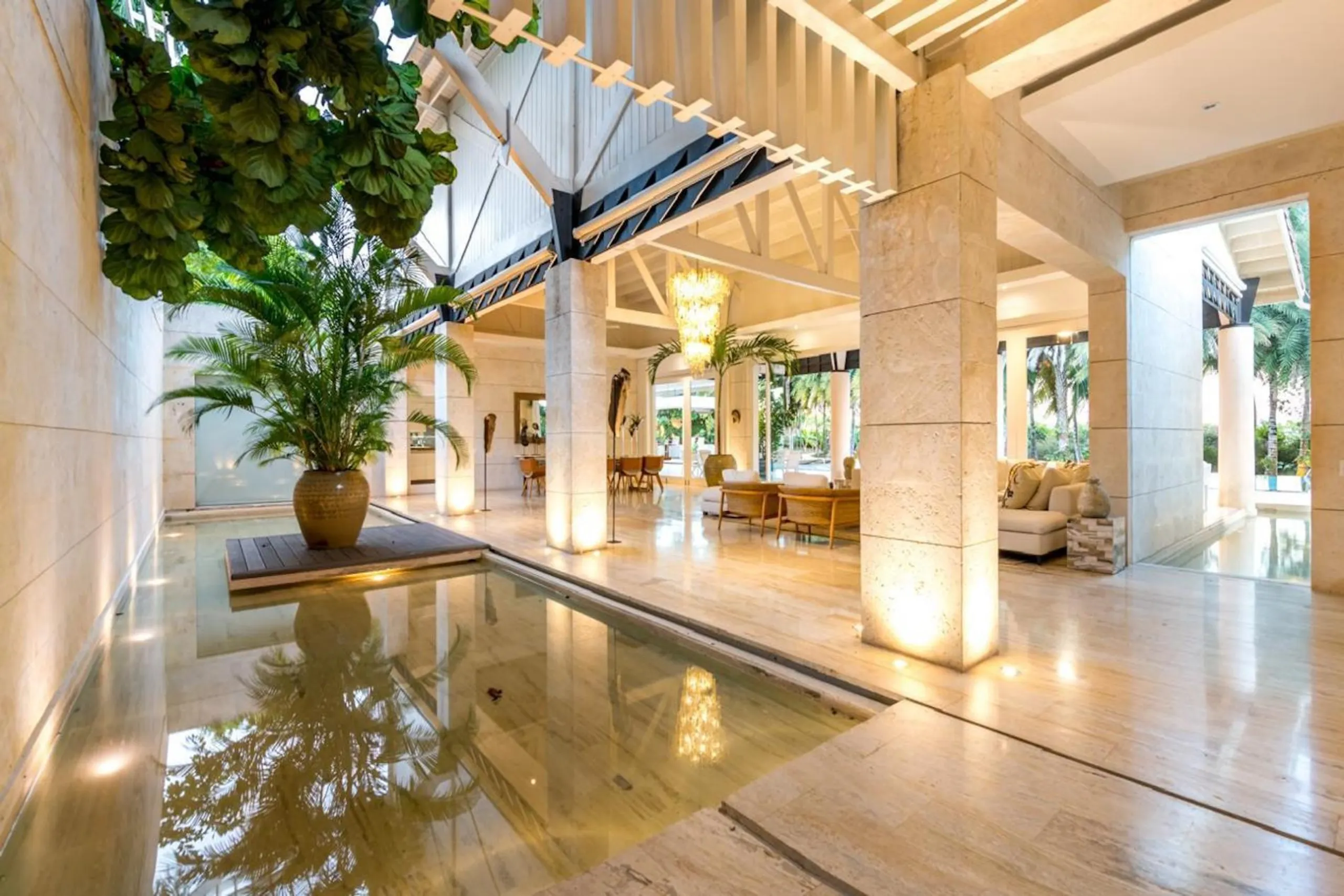 Caribbean-Chic Casa de Campo Villa with Private Pool, Garden & Open Design — photograph 6