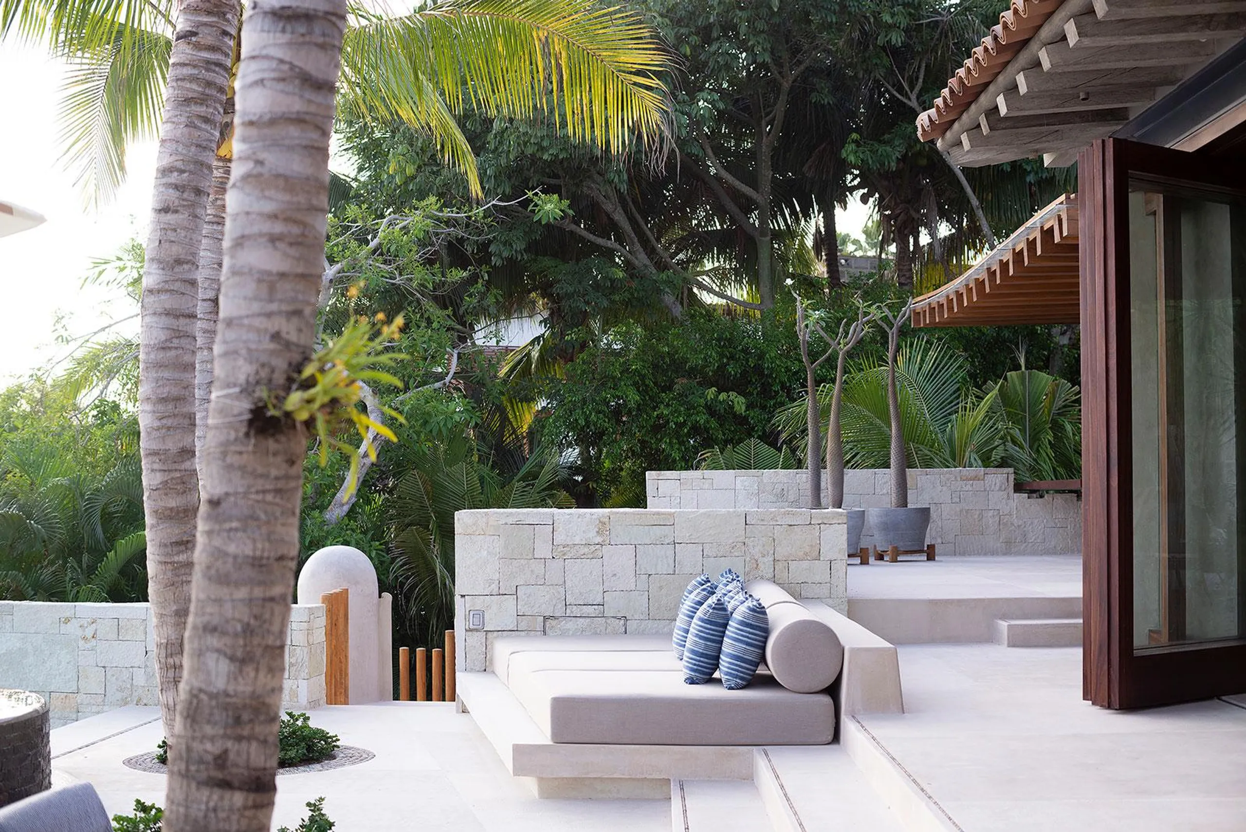Awe-Inspiring Views and Unmatched Elegance With Breathtaking Beauty Coastal Retreat — photograph 10