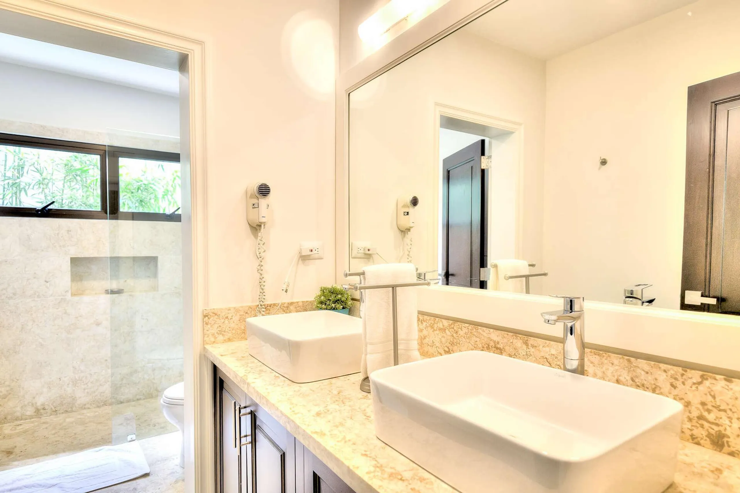 Casa de Campo's Gleaming Villa Offering Seclusion and Privacy — photograph 11