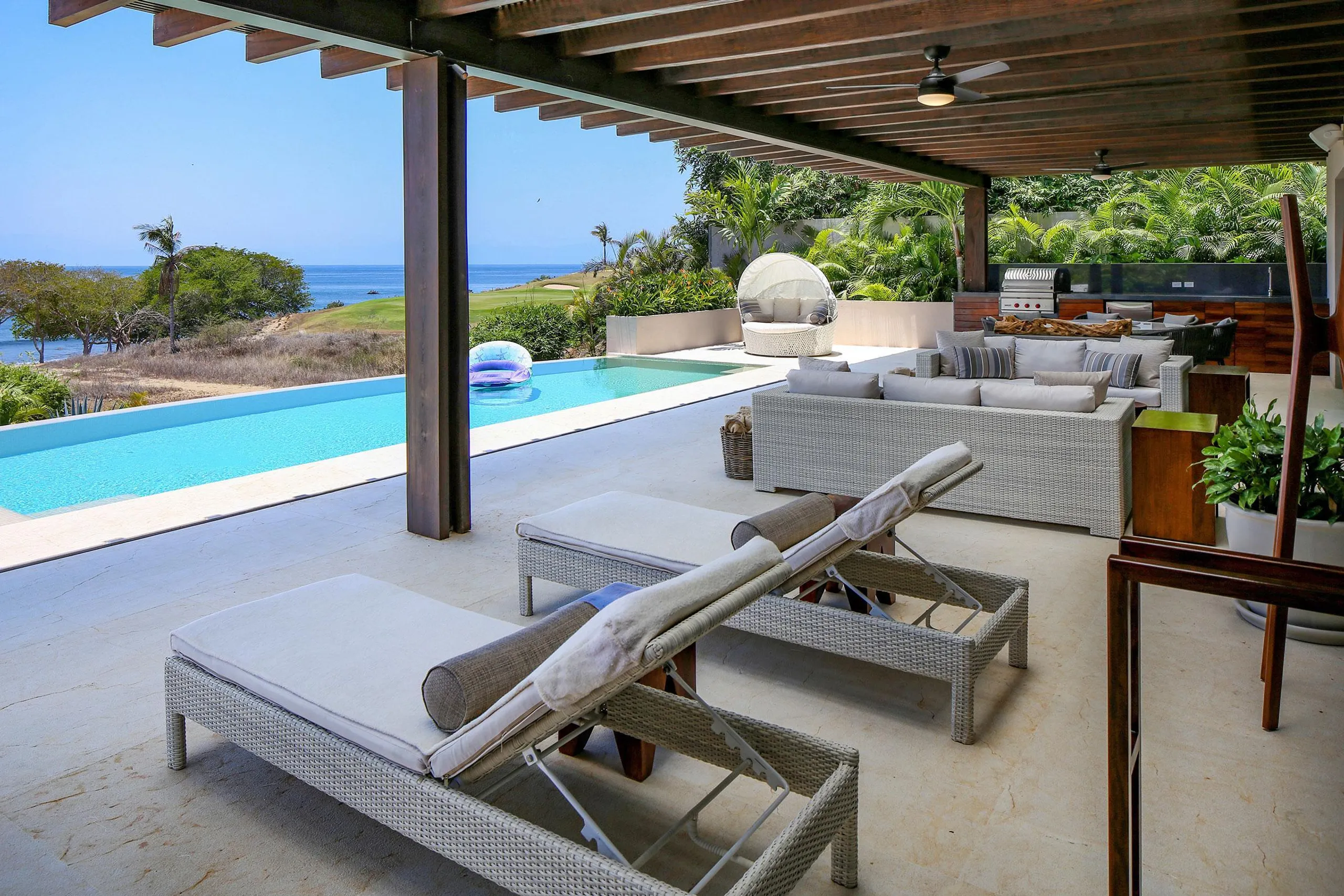 Luxury Villa Del Mar Estate with Infinity Pool and Ocean Views — photograph 5