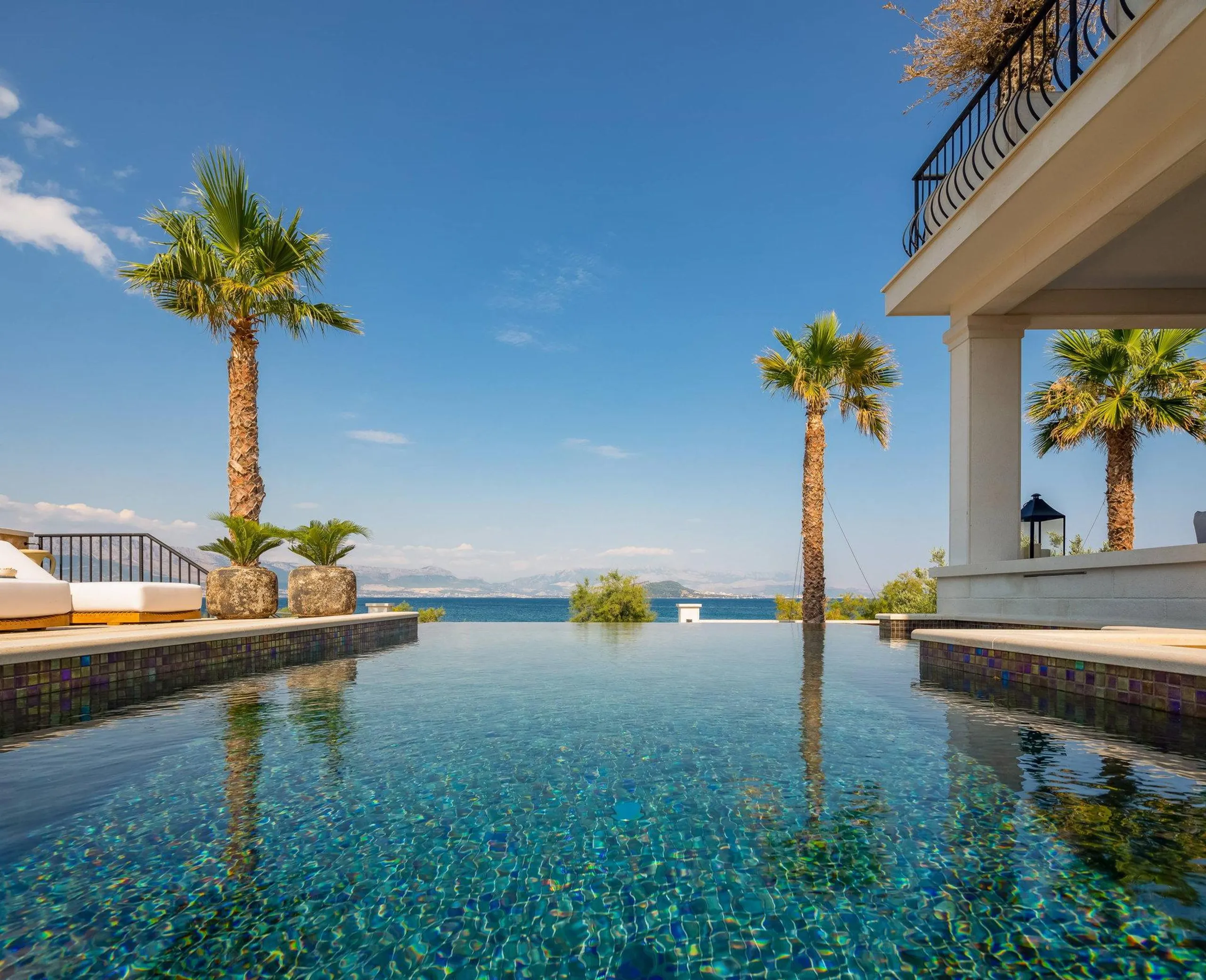 Fantastic Villa with Private Pool Overlooking the Adriatic in Slatine — photograph 5