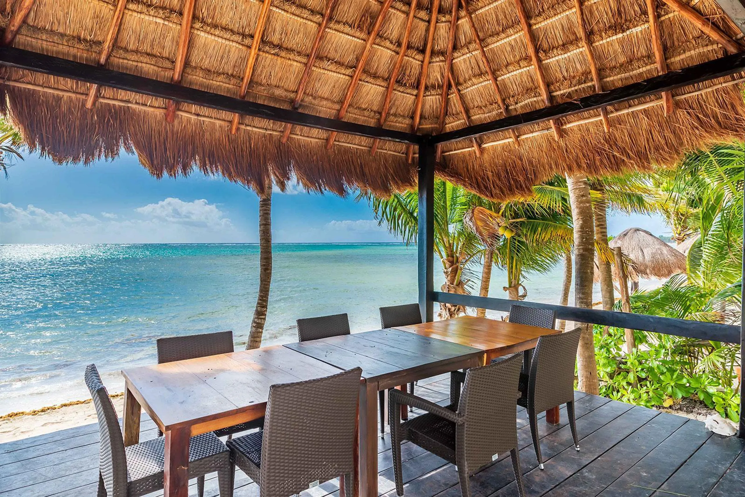 Luxurious Soliman Bay Ocean Front Estate with Private Pool and Stunning Ocean Views — photograph 8