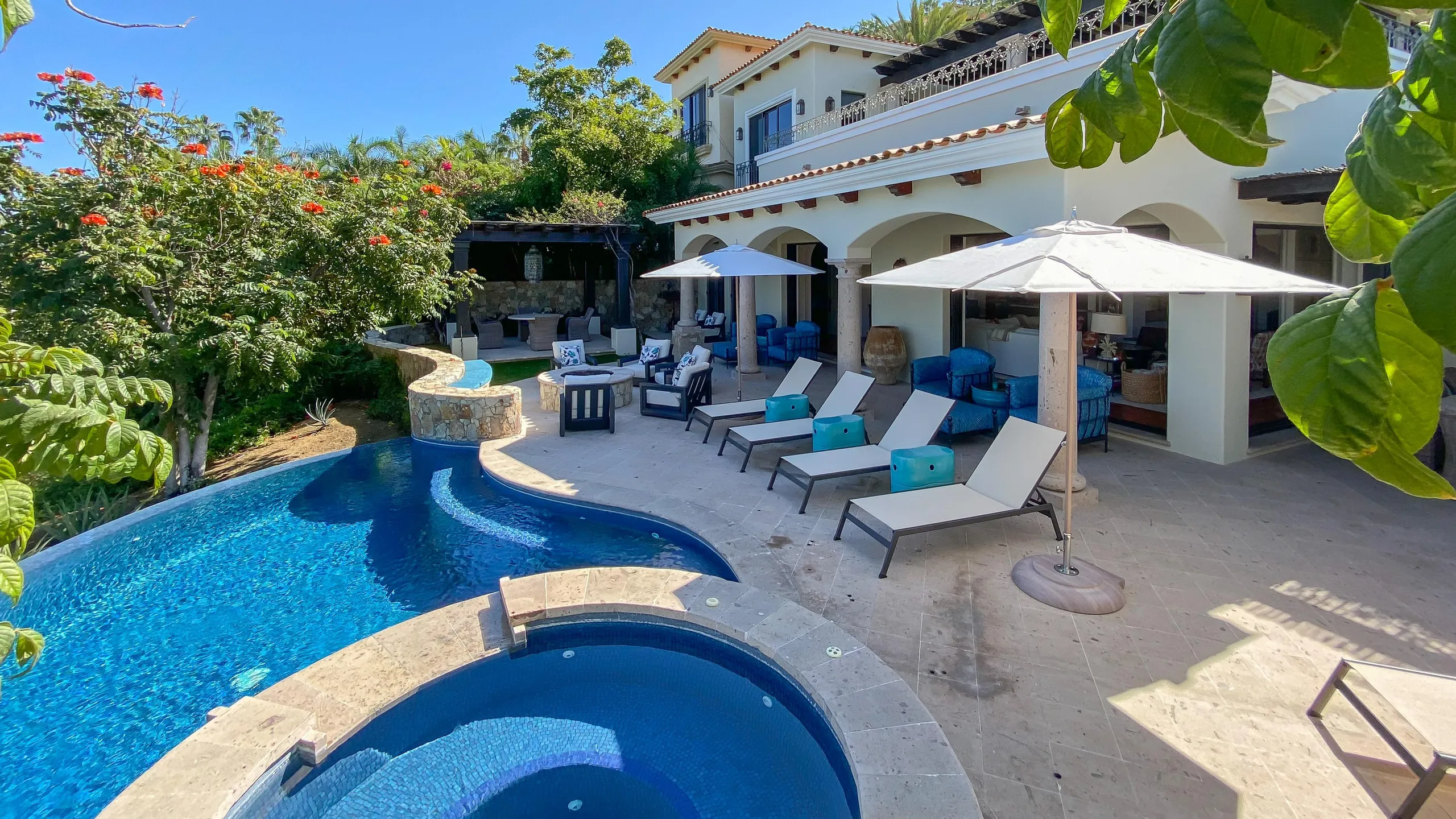 Lavish Los Cabos Villa: Infinity Pool, Fire Pit & Five-Star Services with Stunning Ocean Views, Los Cabos