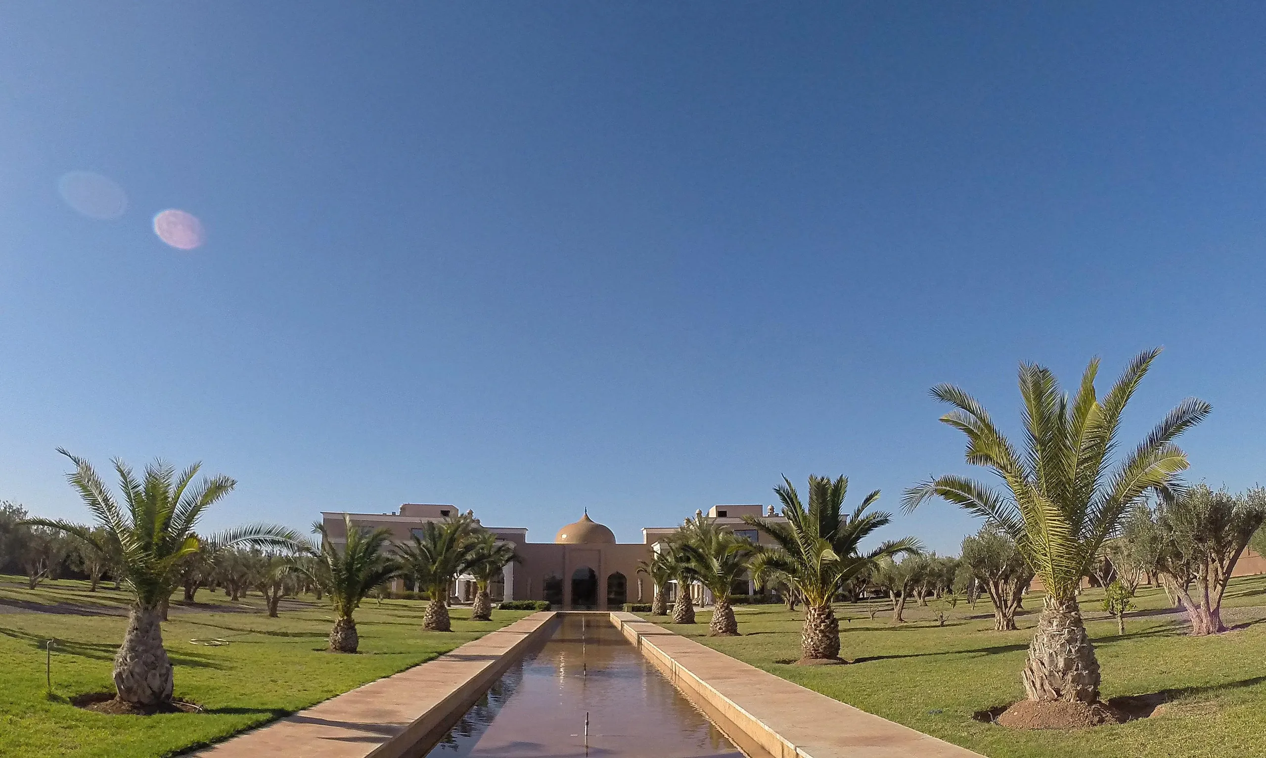 Statuesque Spacious Villa with Infinity Pool and Mountain Views — photograph 9