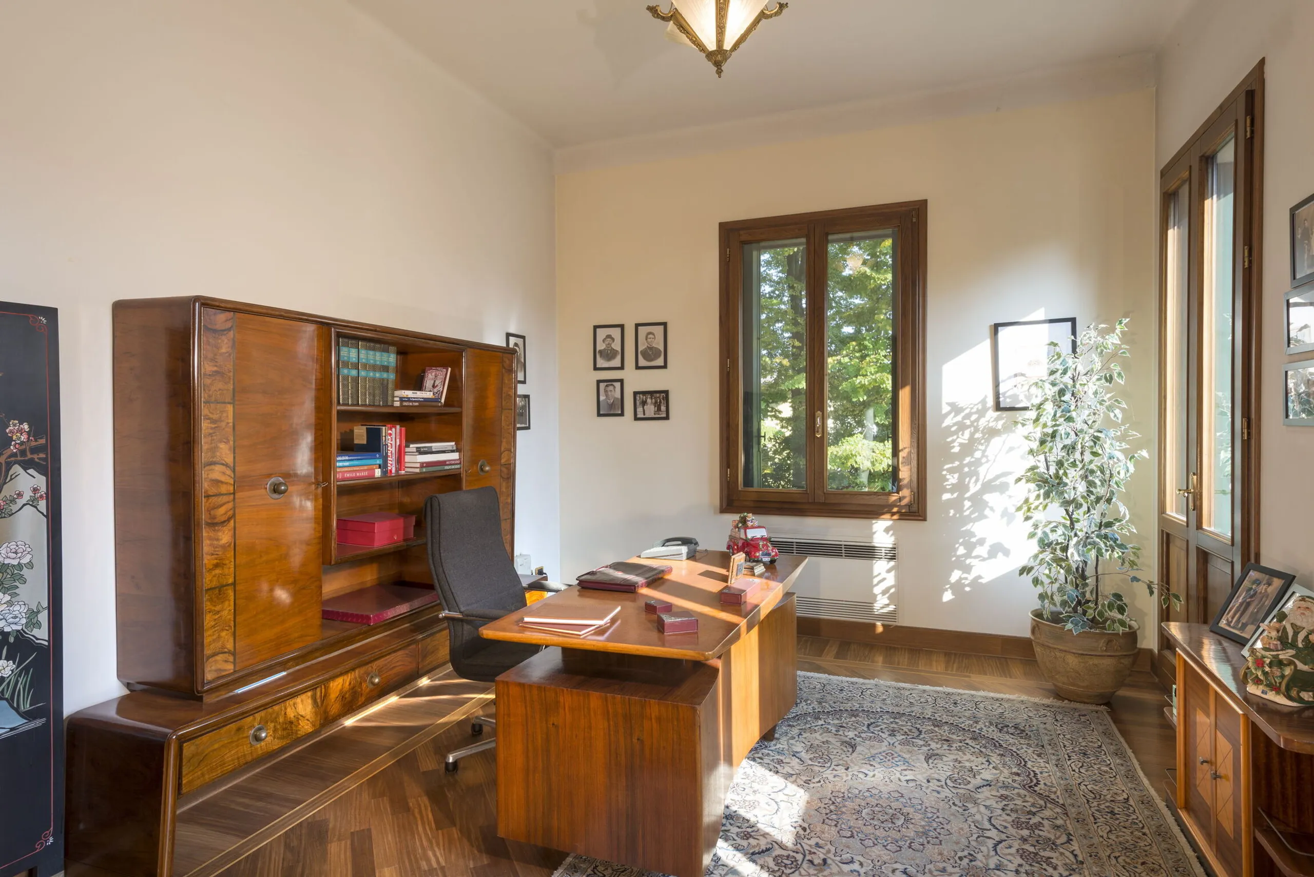 Classic 20th-Century Villa with Garden and Park near Venice — photograph 11