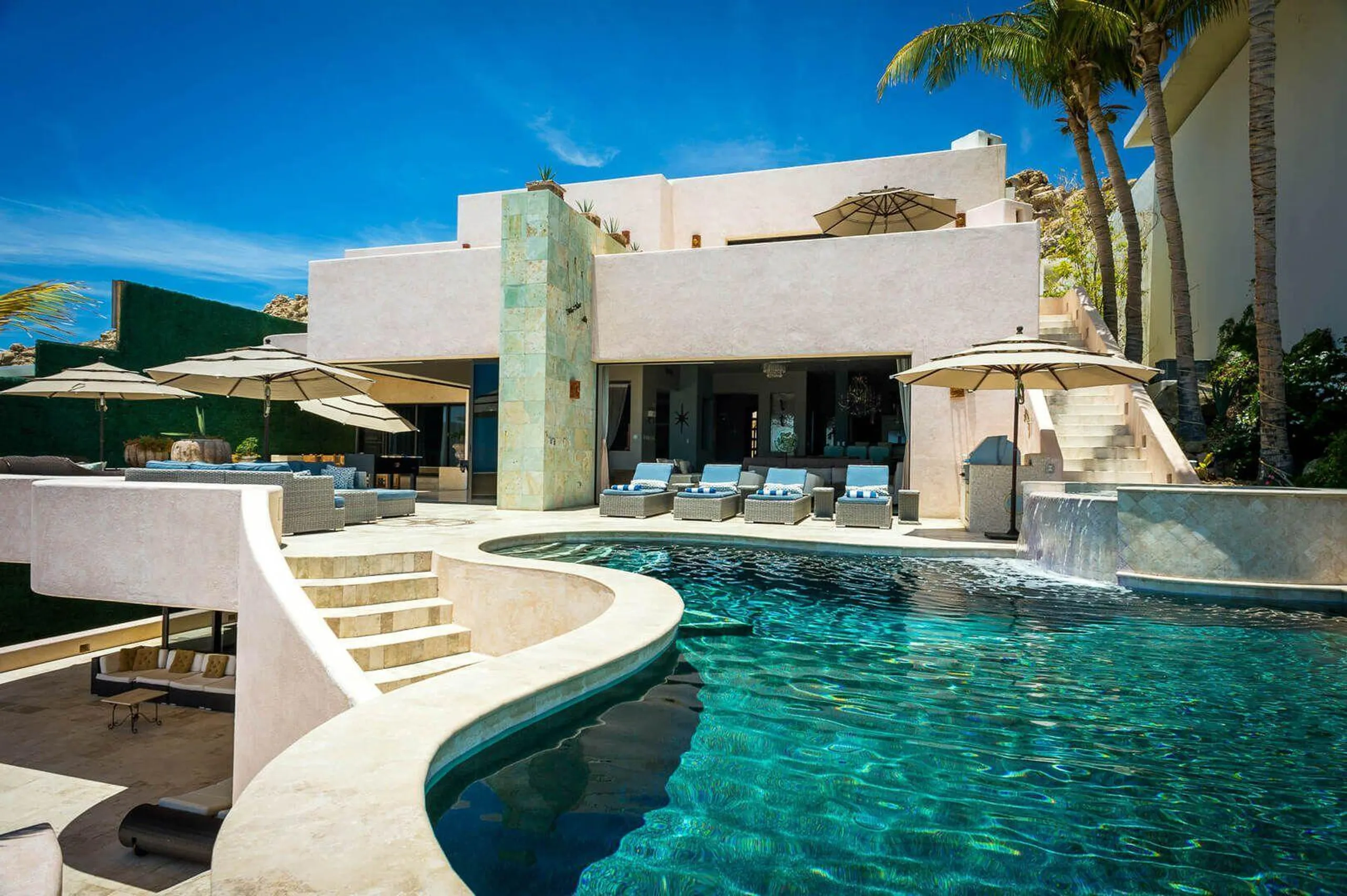 Grand Pedregal Estate with Infinity Pool, Hot Tub and Ocean Views — photograph 2