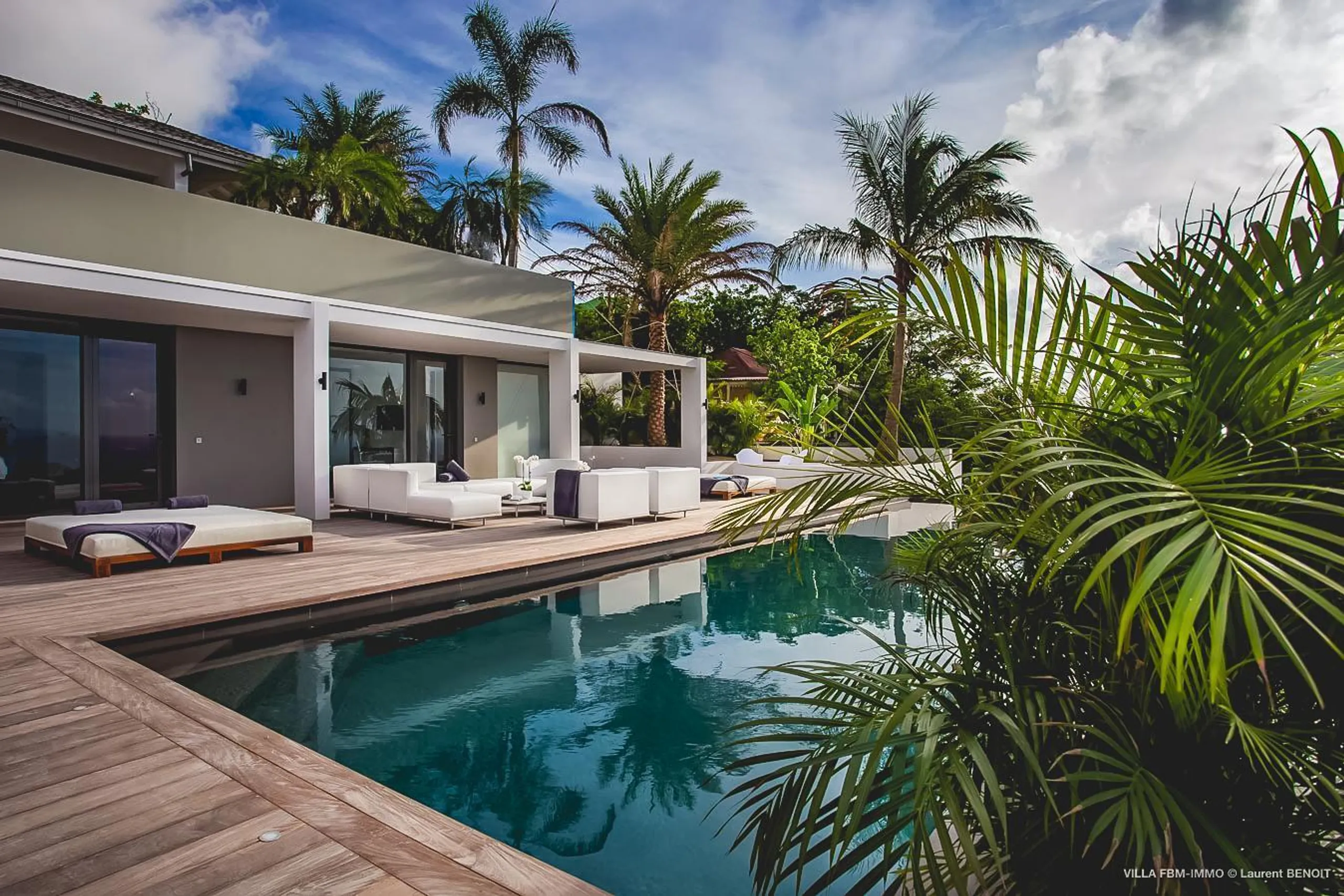 Serene Oceanside Villa with Private Pool and Stunning Views — photograph 3