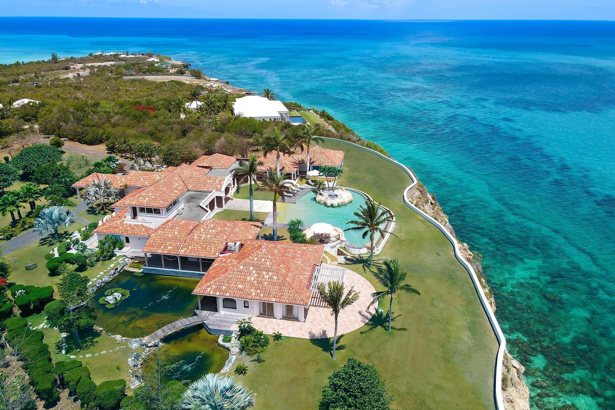 Luxury Terres Basses Estate with Lagoon Infinity Pool and Caribbean Sea Views — photograph 9