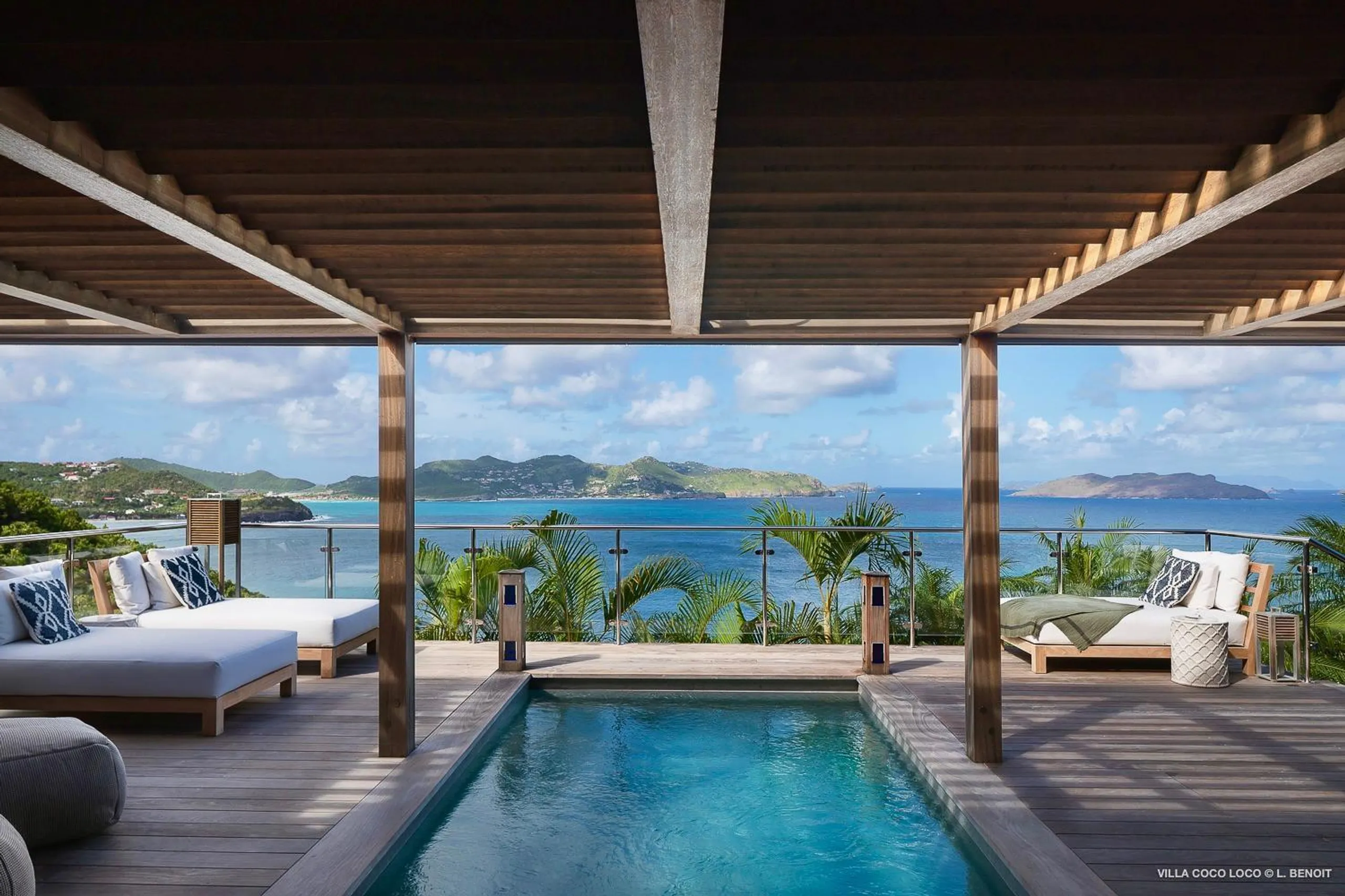 Majestic Ocean VIew Villa with Tropical Garden Grounds and Private Pool, Pointe Milou