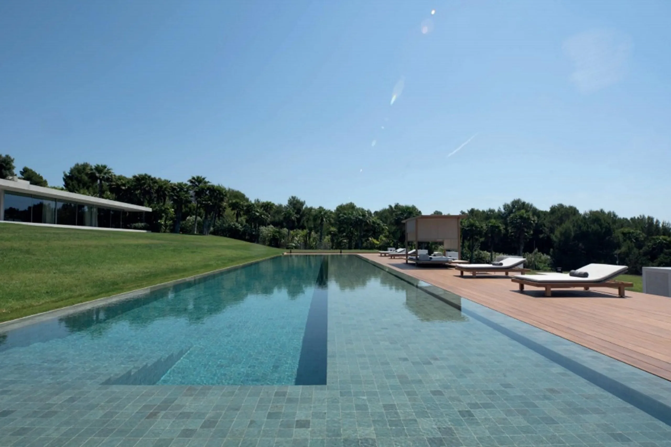 Stunning Contemporary Villa in Ibiza with Heated Pool, Sauna and Jacuzzi — photograph 3