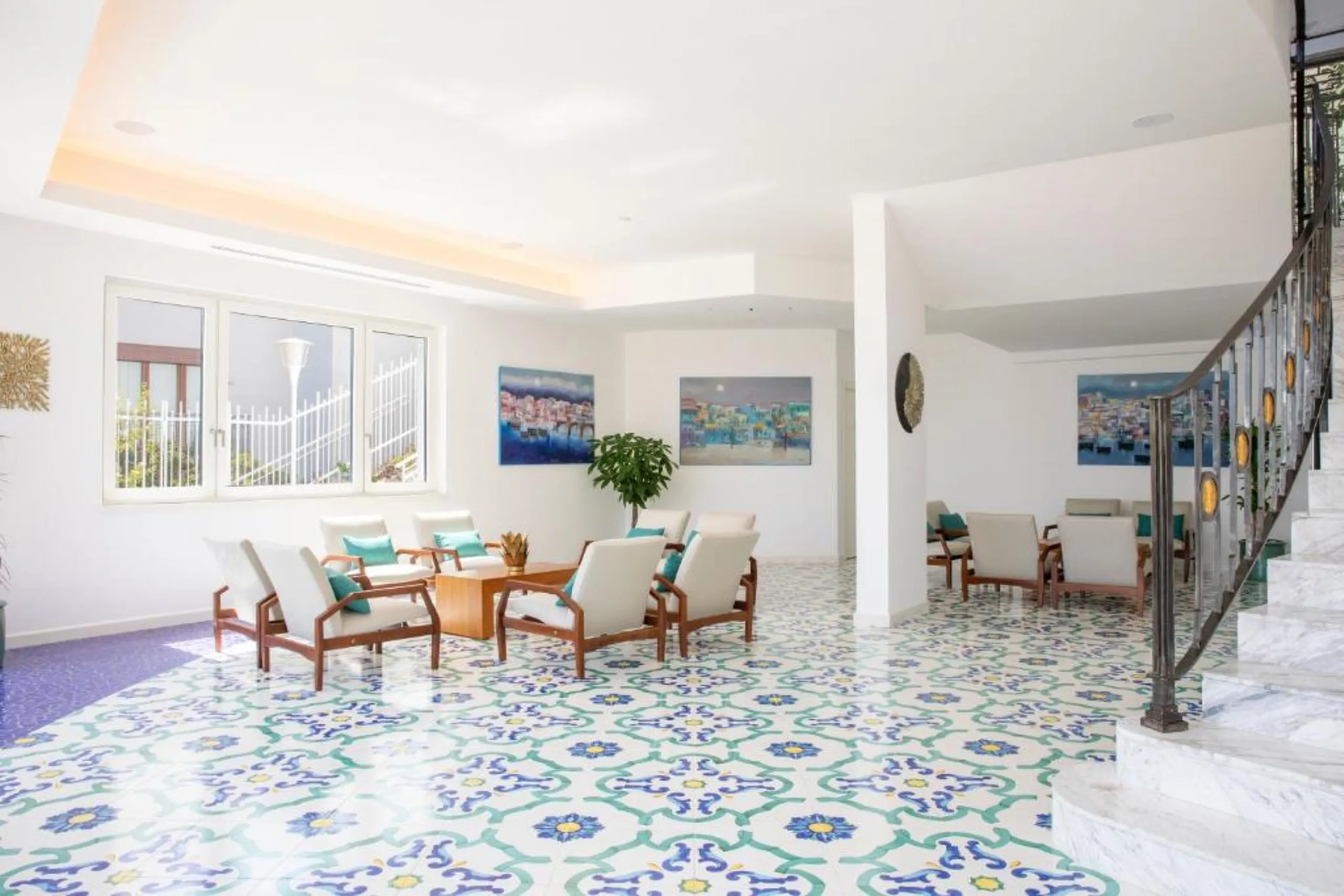 Majestic Cliffside Estate Overlooking the Sorrento Coast — photograph 3
