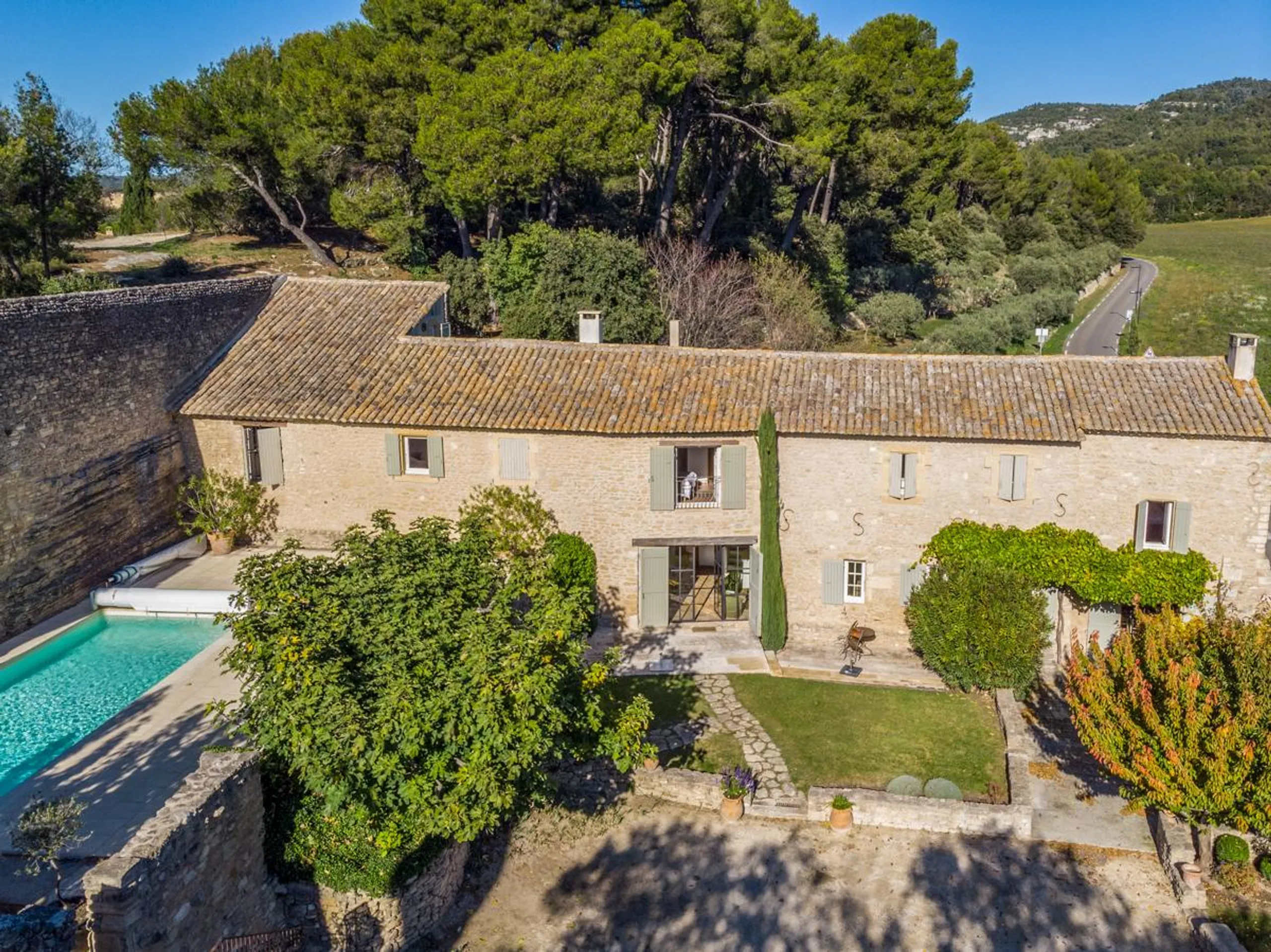 Resplendent 17th Century Villa with Private Heated Pool and Scenic Trails — photograph 10