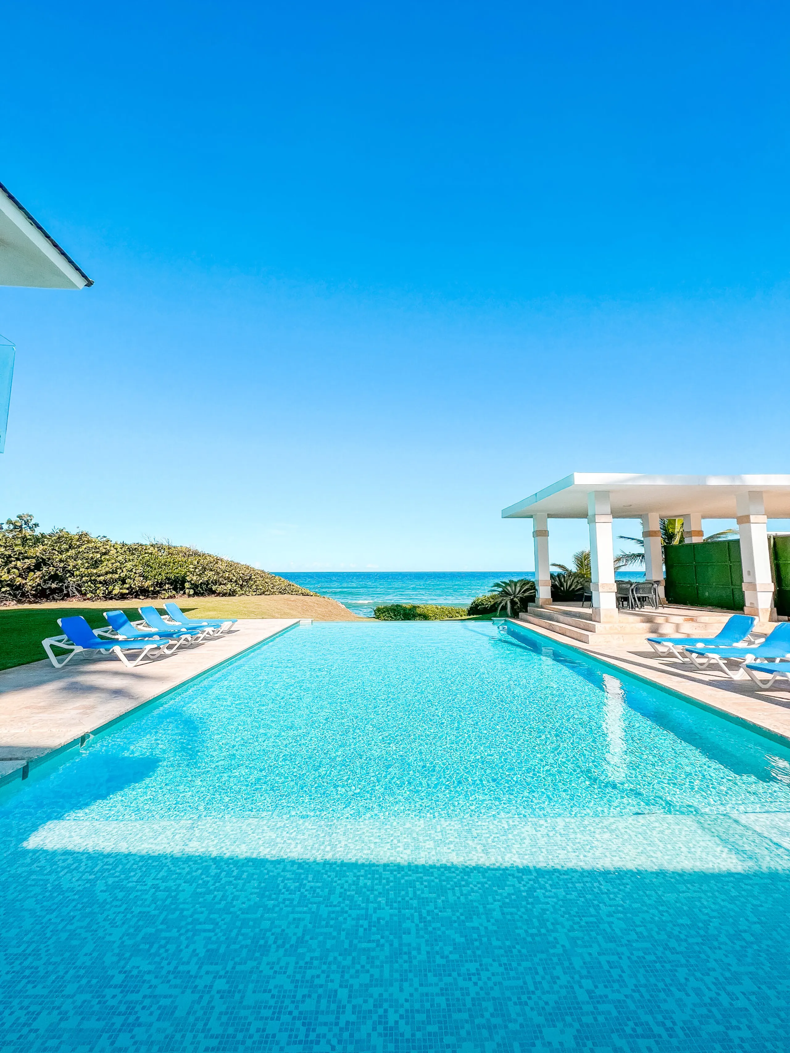 Splendid Tropical Villa with Infinity Pool, Jacuzzi and Stunning Ocean Views — photograph 4