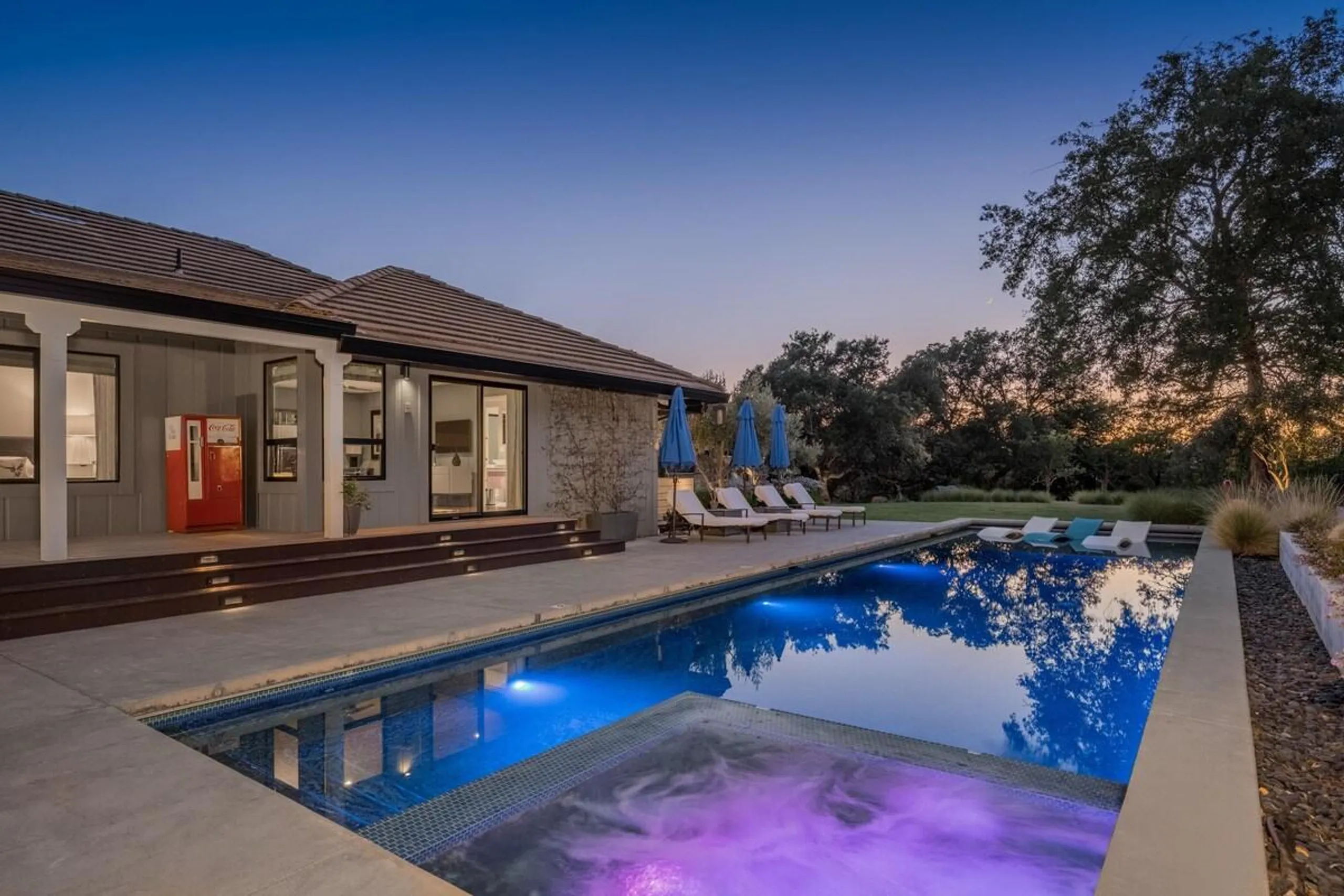 Chic Calistoga Wine Ranch Estate with Pool, Hot Tub and Tennis — photograph 2