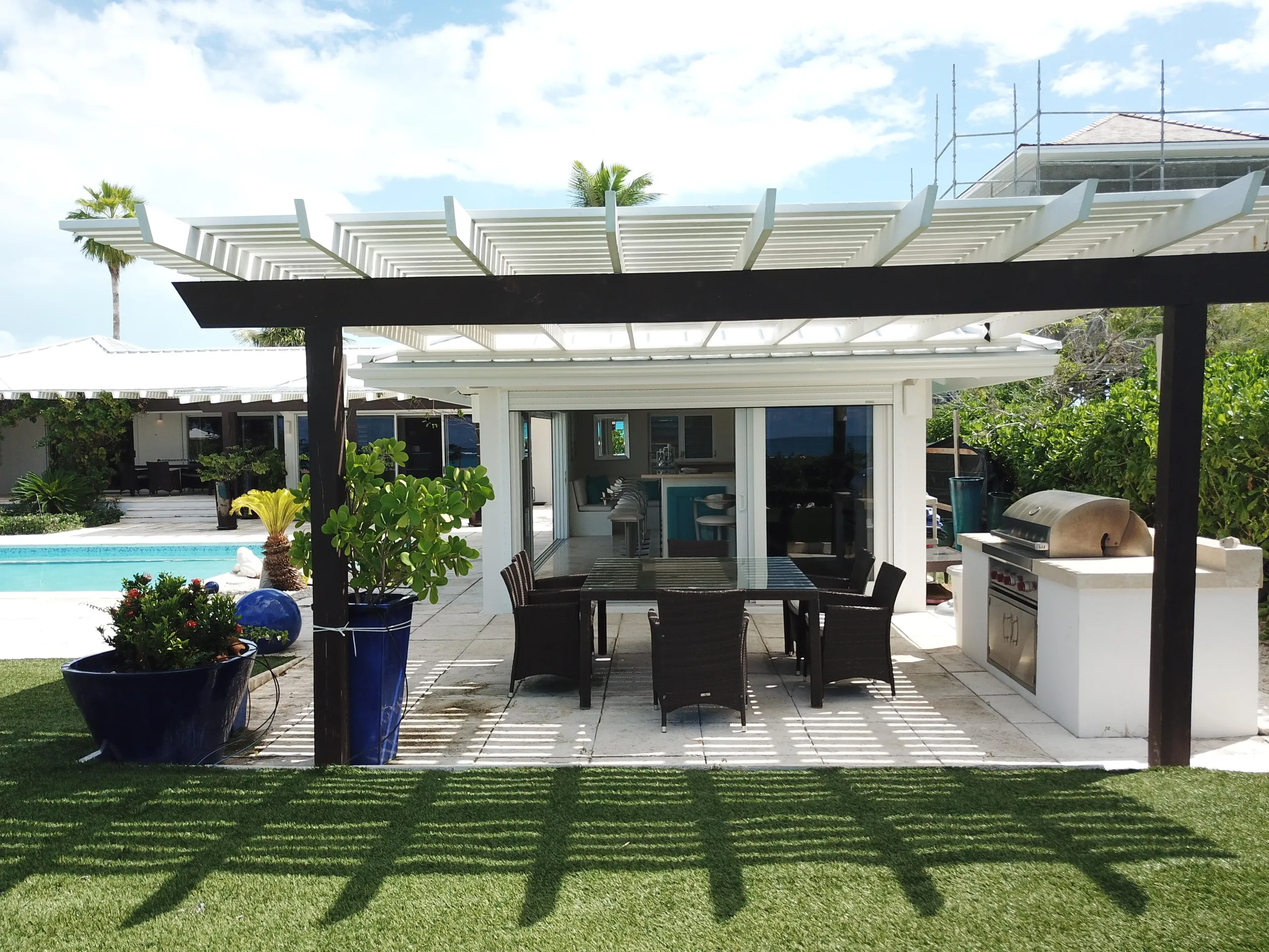 Charming Grace Bay Villa with Private Pool and Pristine Beachfront Views — photograph 11