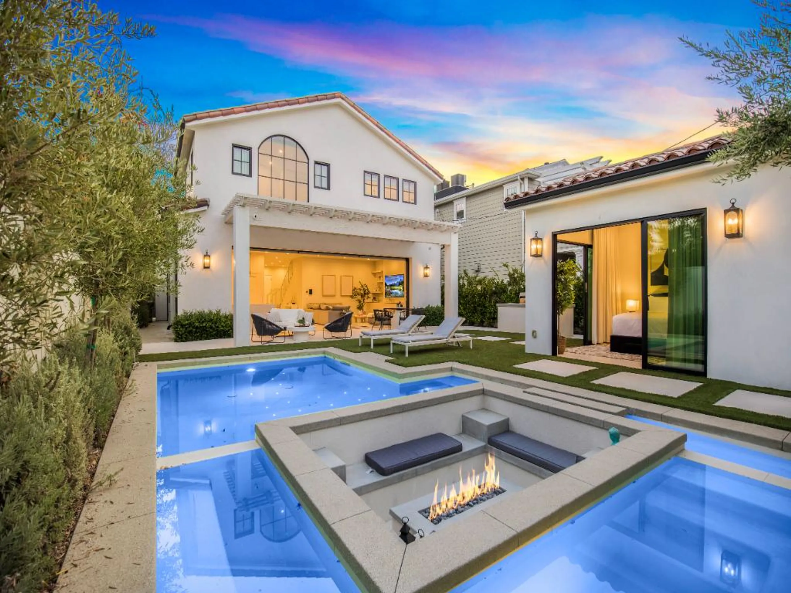 Stunning 5-Bedroom Mediterranean-Style Villa with Pool in Prime LA Location, Los Angeles