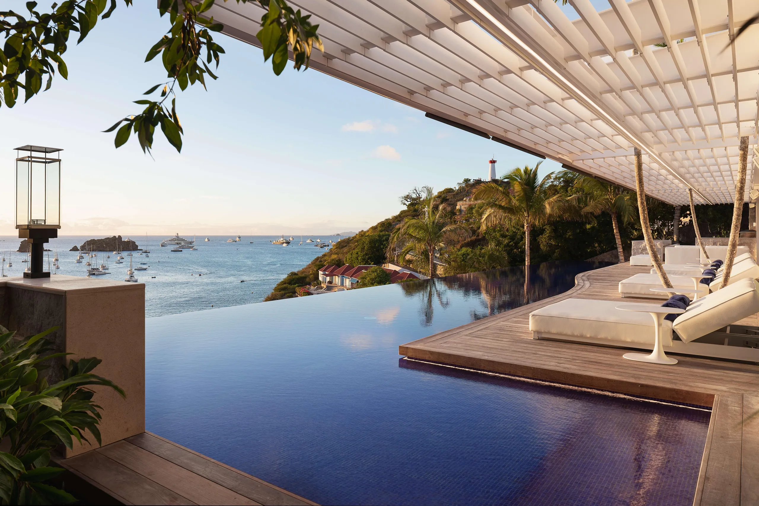 Majestic Ultra Villa with Infinity Pools and Ocean Views — photograph 12