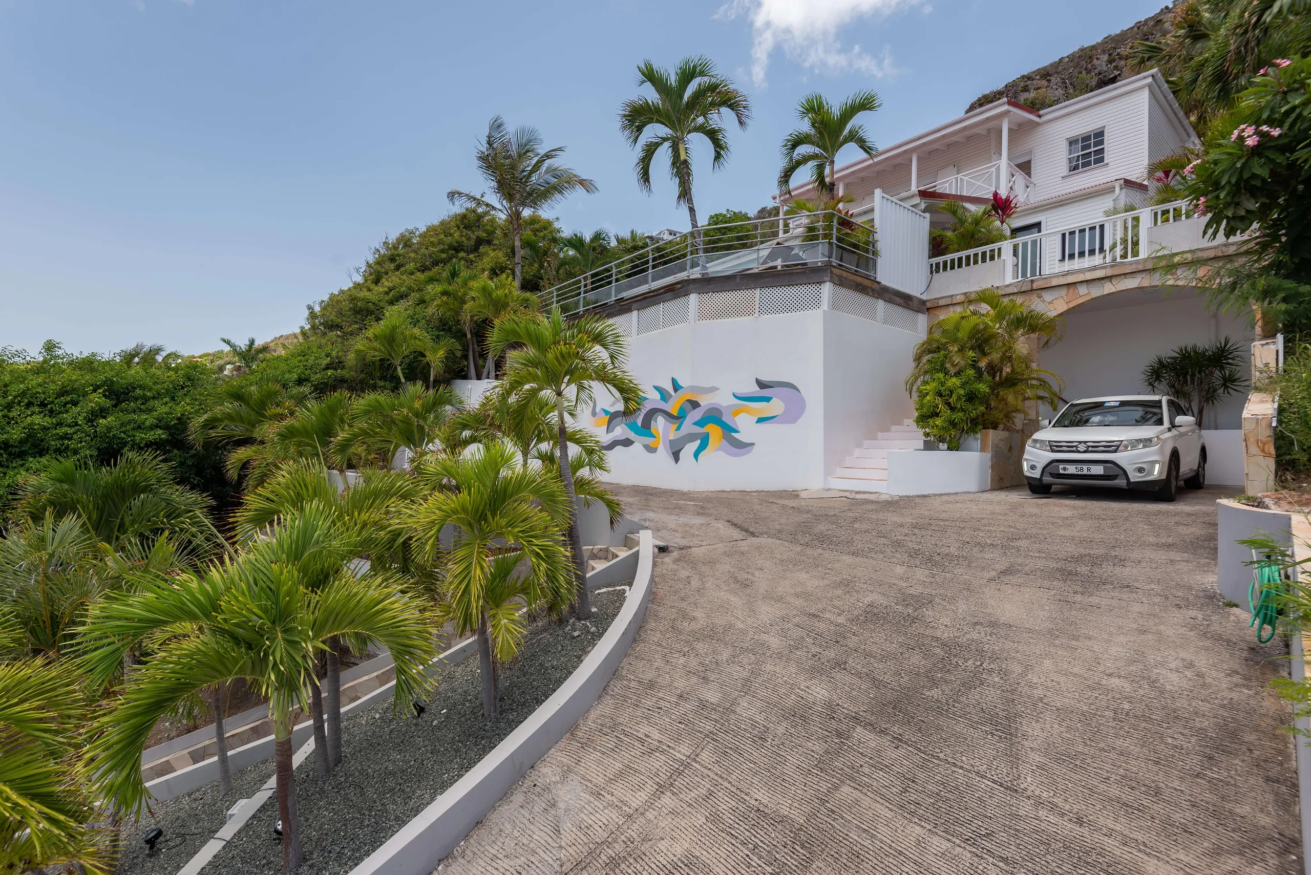 Chic and Charming Villa with Private Pool and Ocean Views — photograph 4