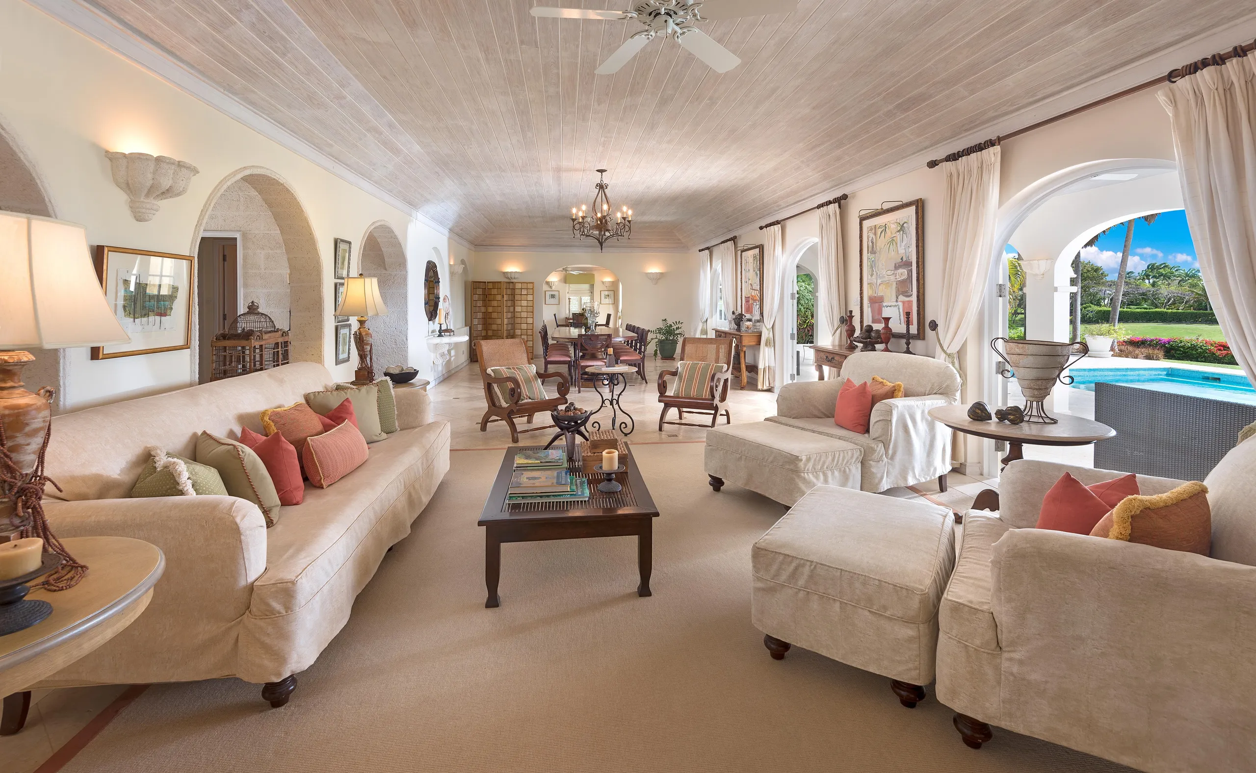 Colonial Styled Five-Bedroom Villa with Private Pool, Golf Course and Western Coastline Views — photograph 5