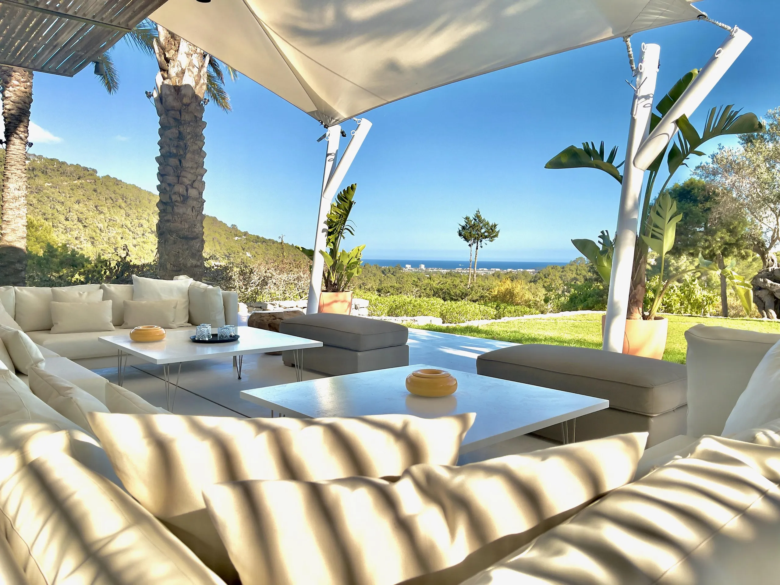 Exquisite Island Estate with Private Pool, Ocean View, and Panoramic Views — photograph 5