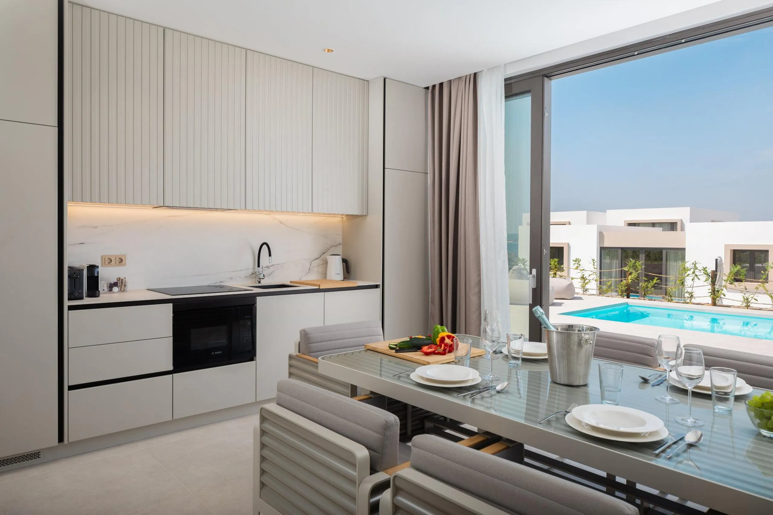 High-end Villa with Pool and Endless Sea View on the Horizon — photograph 11